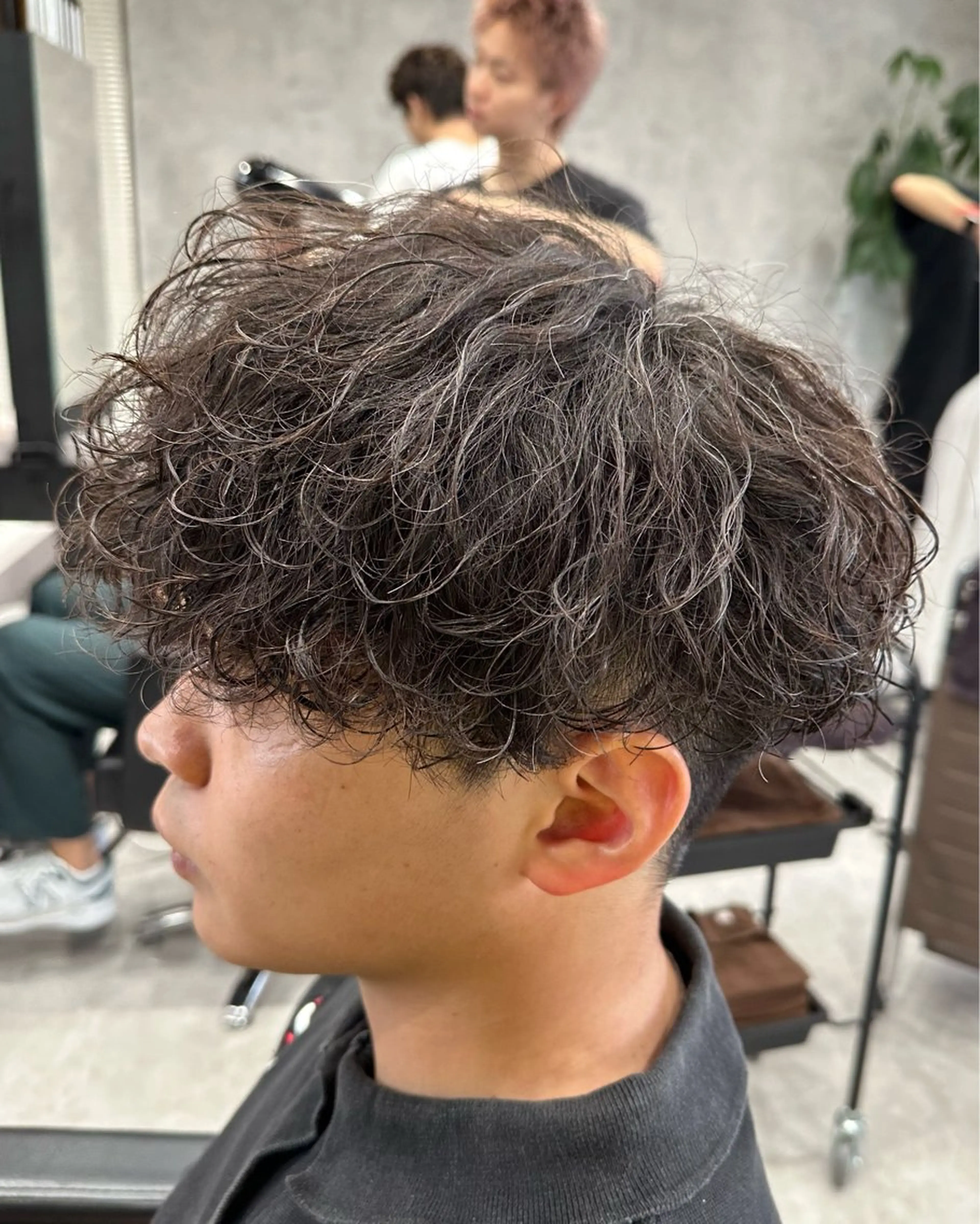 ショート パーマ メンズ メンズパーマ 波巻きパーマ カット パーマ ユウ🪄 パーマ指名No1のヘアスタイル