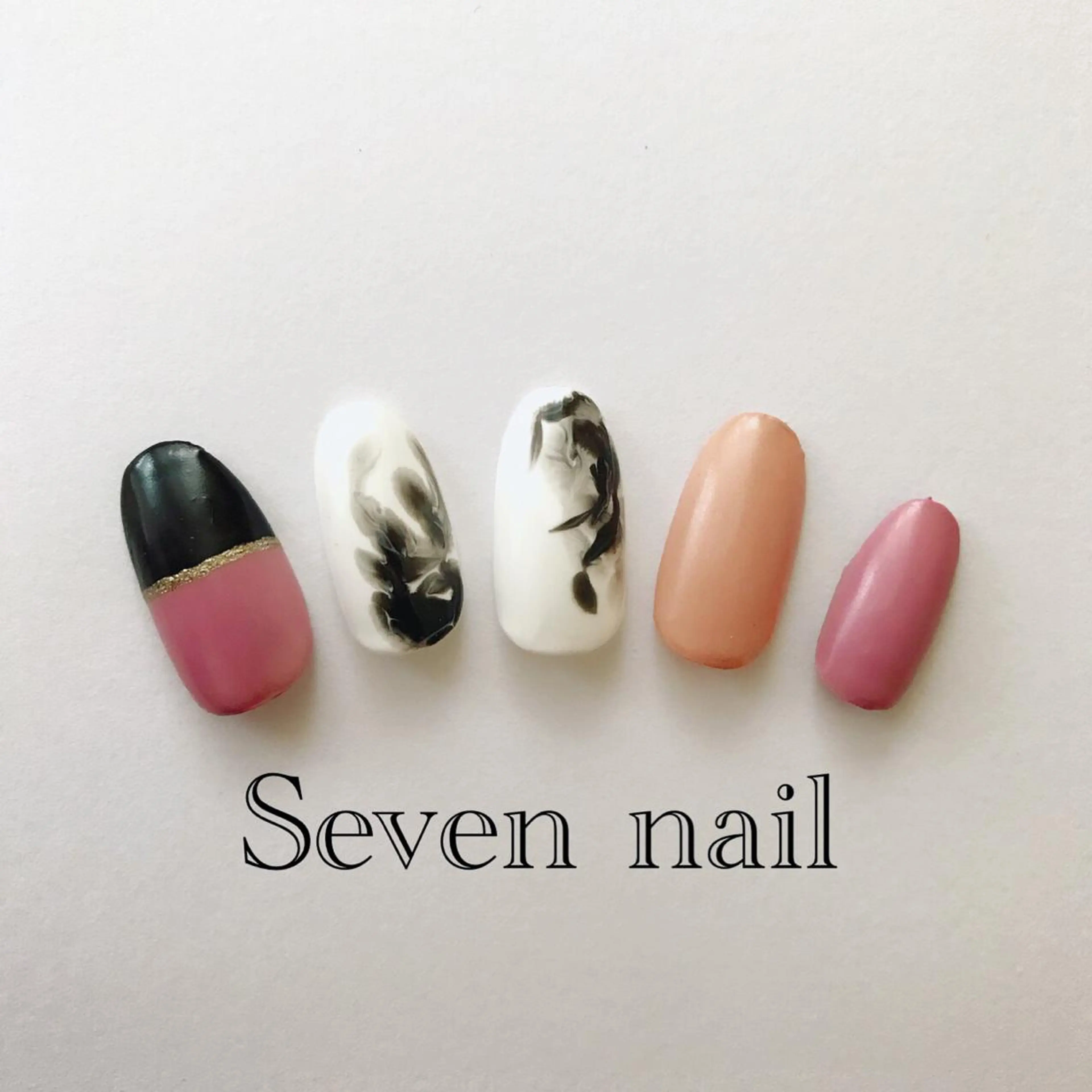 ネイル ニュアンスネイル 名倉 なな子のネイルデザイン