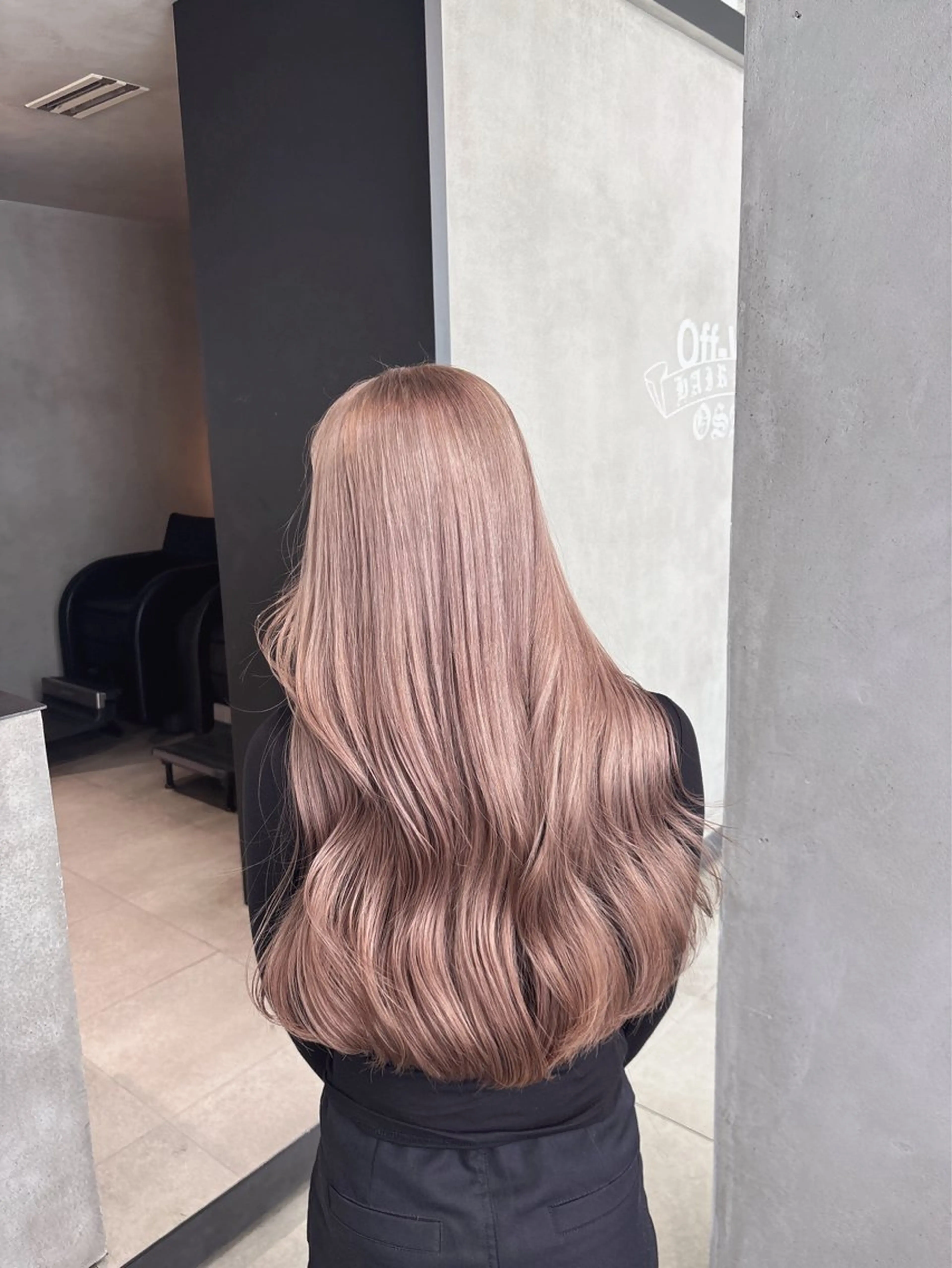 カラー 🇰🇷韓国風ハイ トーンKANA🖤のヘアスタイル