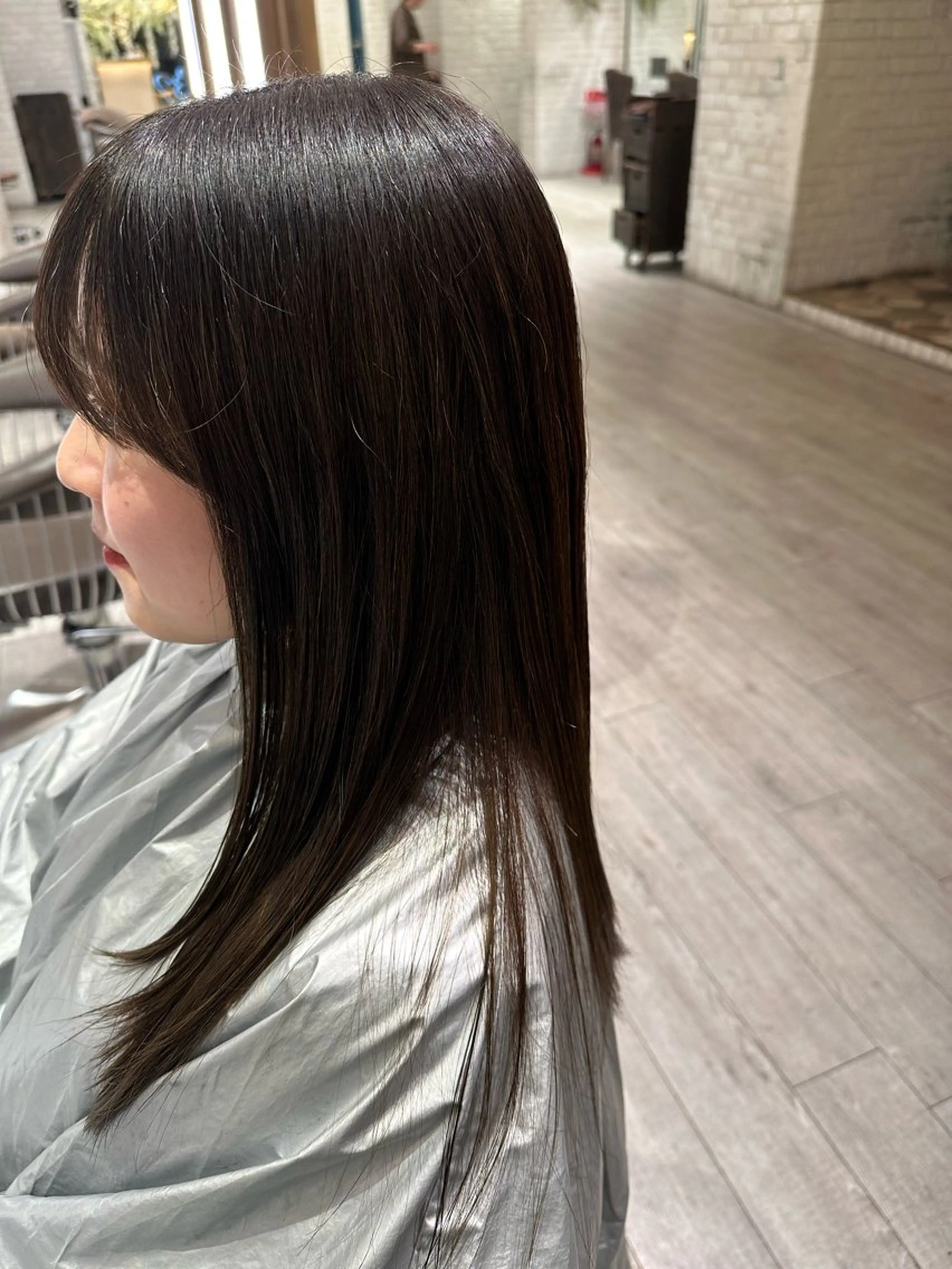 セミロング カット ヘアカラー cloe 堀江店所属・井上 竜成のヘアスタイル