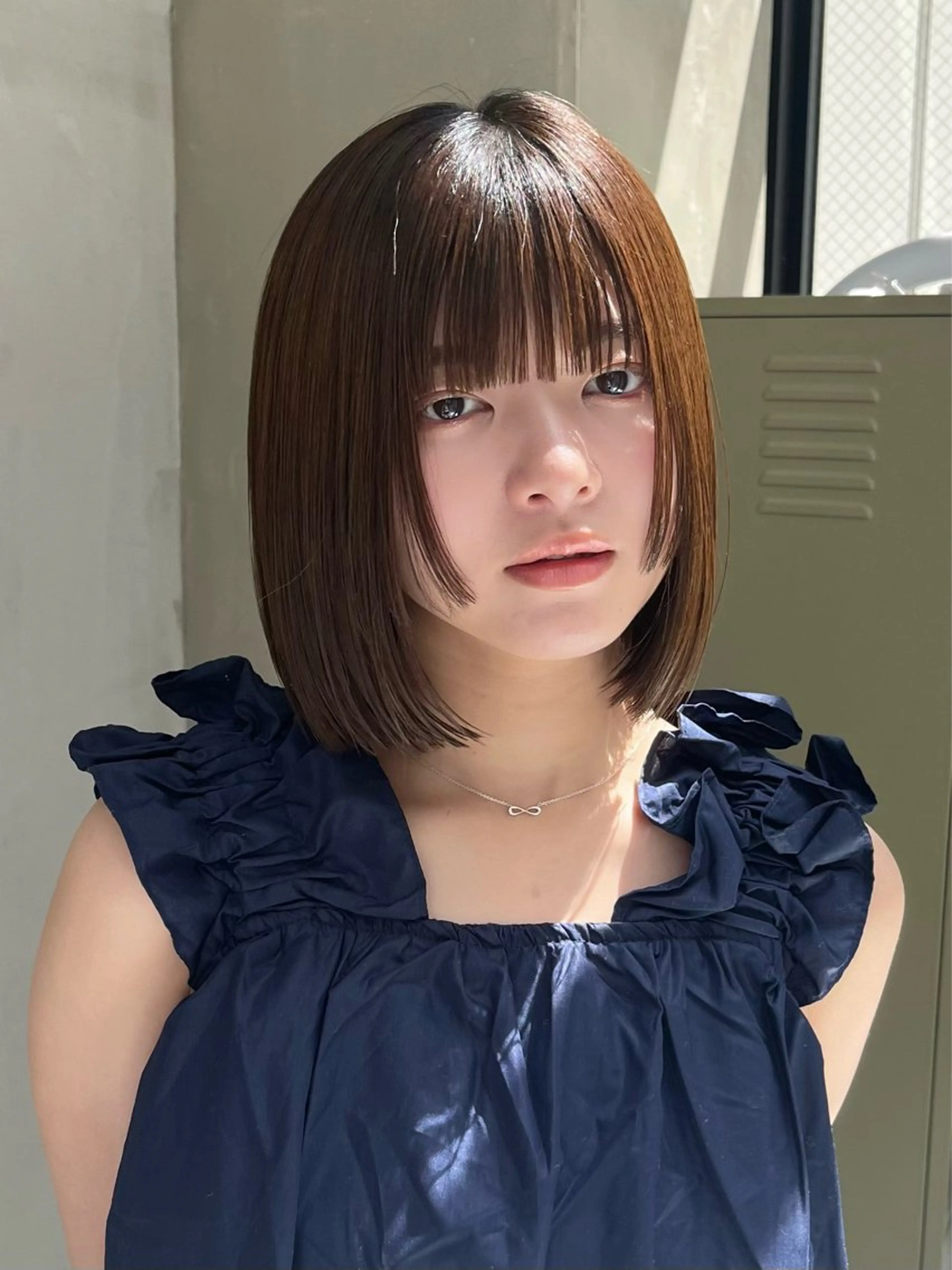 ミディアム カラー ボブ 顔まわりレイヤー 顔周りカット 姫カット レイヤーカット イツク ⚡️ ルーツ/ハイトーンのヘアスタイル