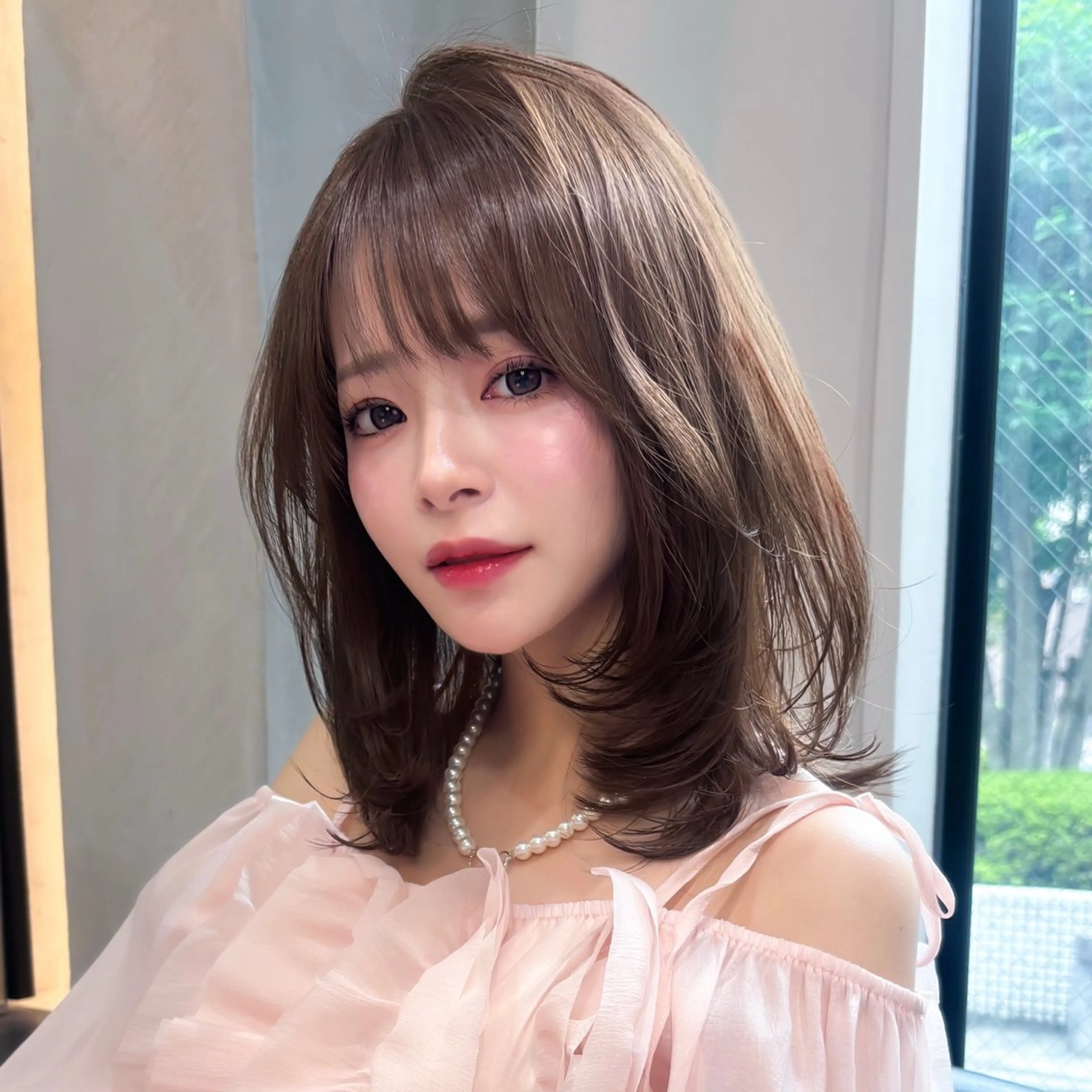 ミディアム ワンレンボブ アッシュ ボブ 顔周りカット ハイライト カット ヘアカラー 縮毛矯正 トリートメント 🤍aimi🤍 ウルフ/韓国ヘアのヘアスタイル