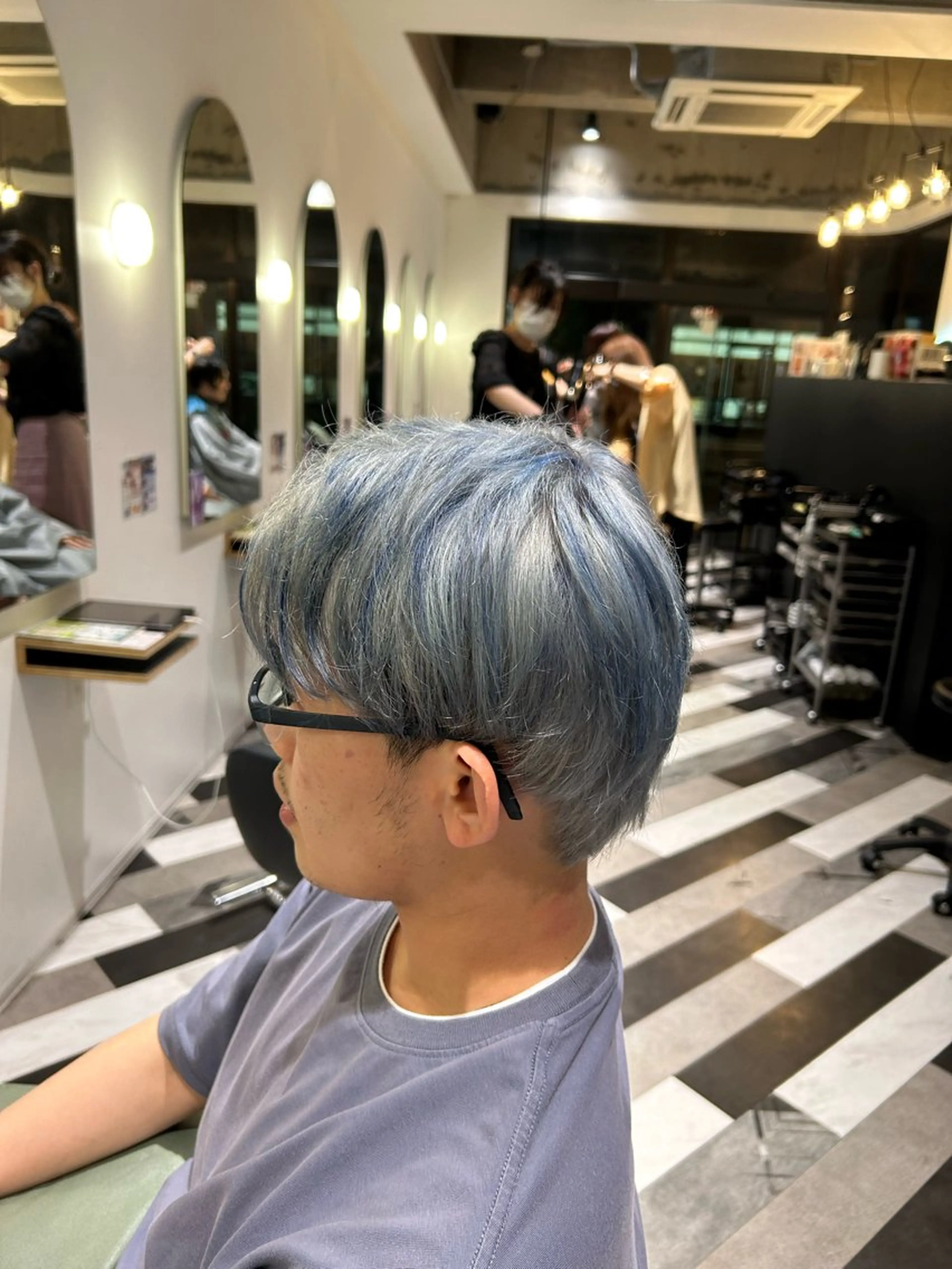 カラー メンズ メンズブリーチ メンズメッシュ ブリーチ ブルーカラー メッシュ 斎藤 友太のヘアスタイル