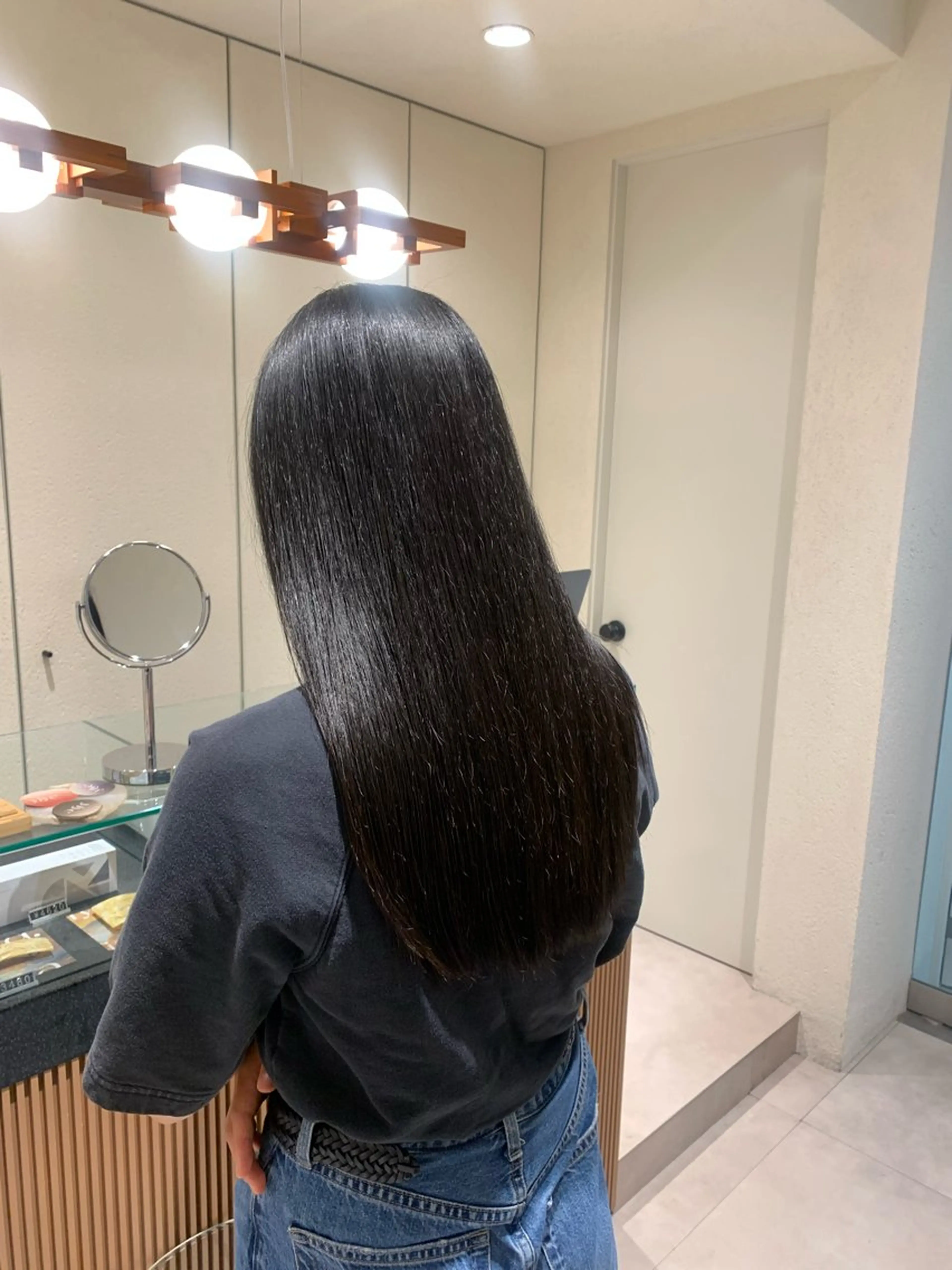 ロング yiye shioriのヘアスタイル