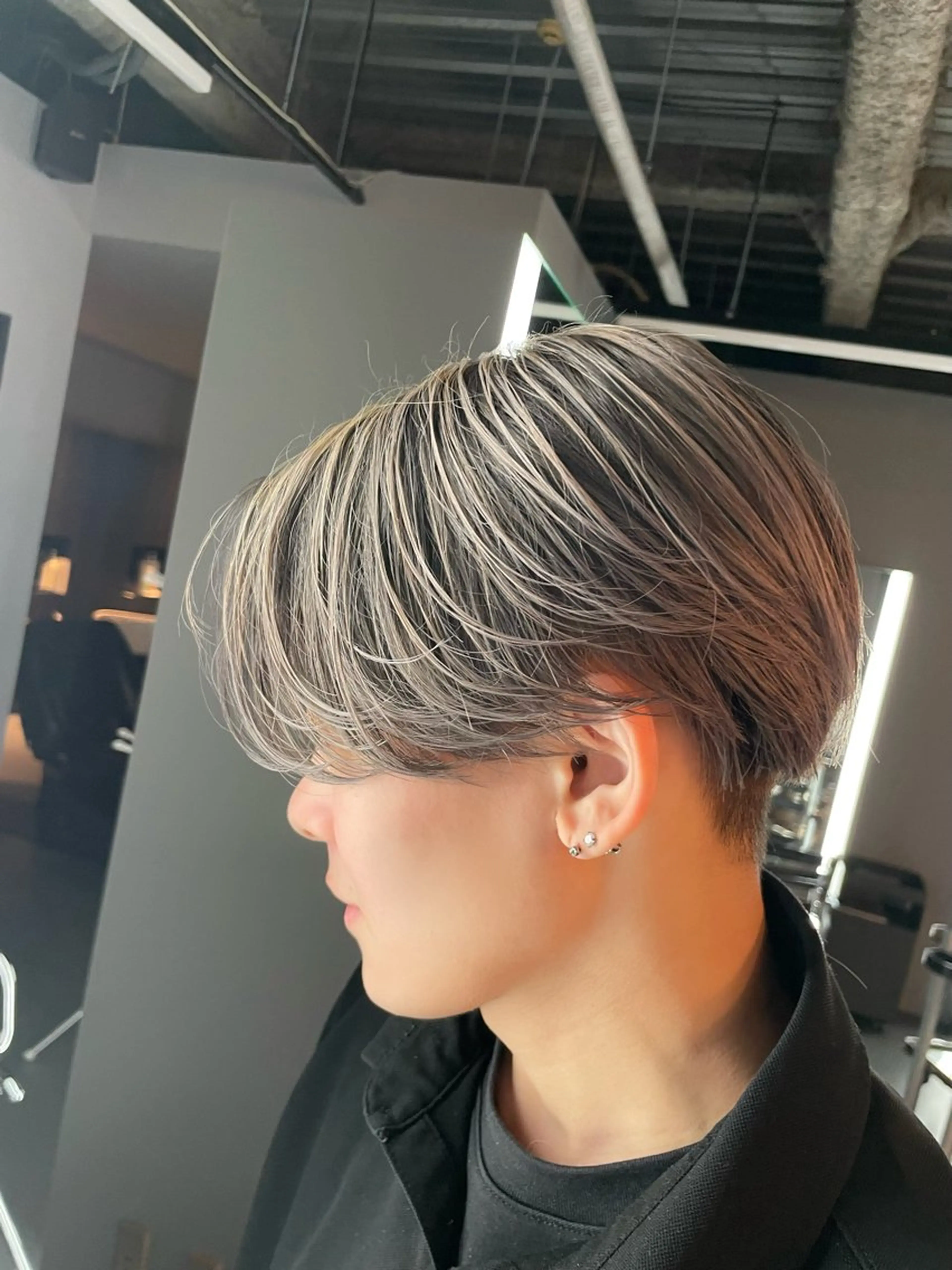 メンズ メンズバレイヤージュ メンズブリーチ センターパート メンズハイトーン メンズ韓国風 カット ヘアカラー 福岡天神/三浦 永遠／韓国メンズヘアのヘアスタイル