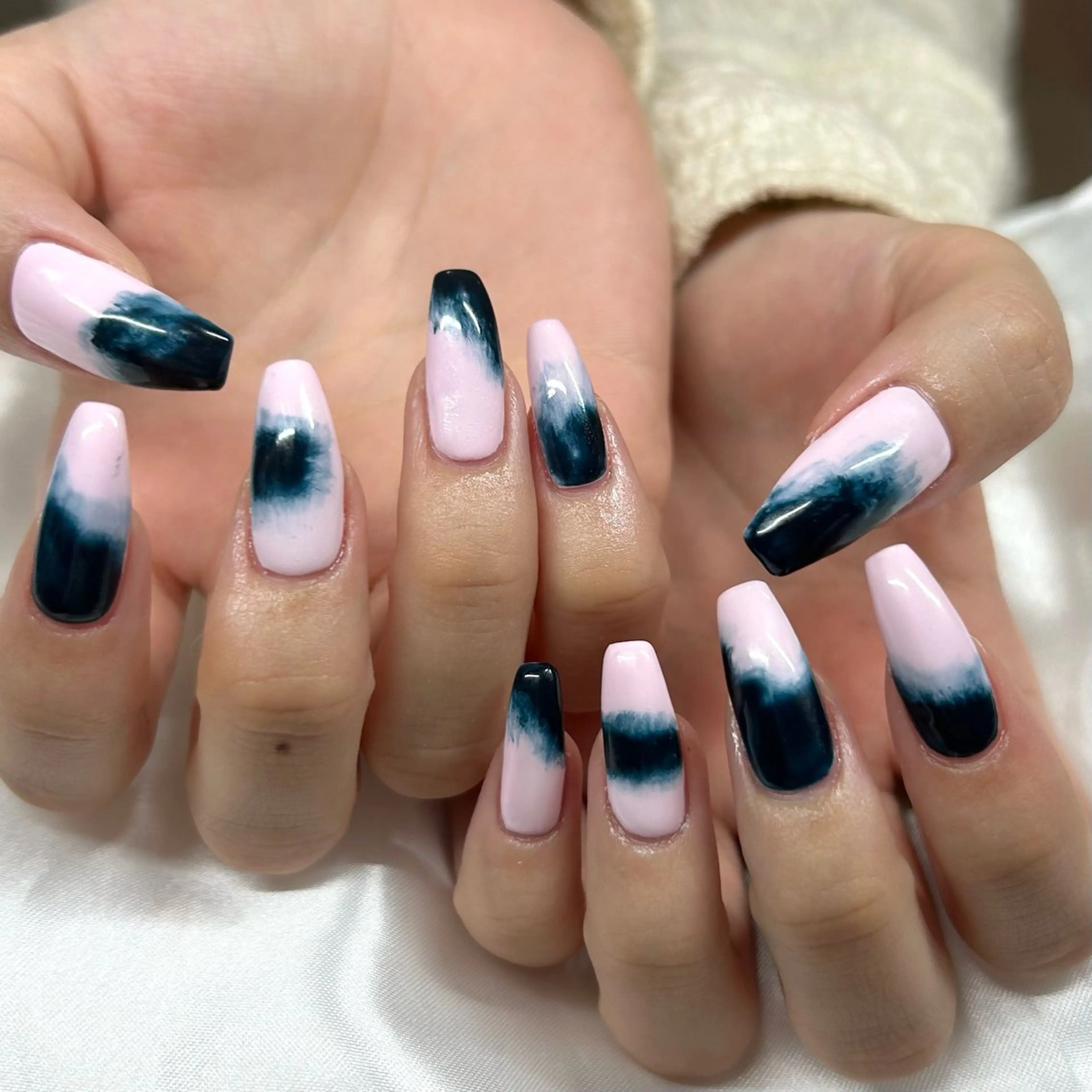 ネイル ネイビー ピンク shine'an fuka🌿🫧のネイルデザイン