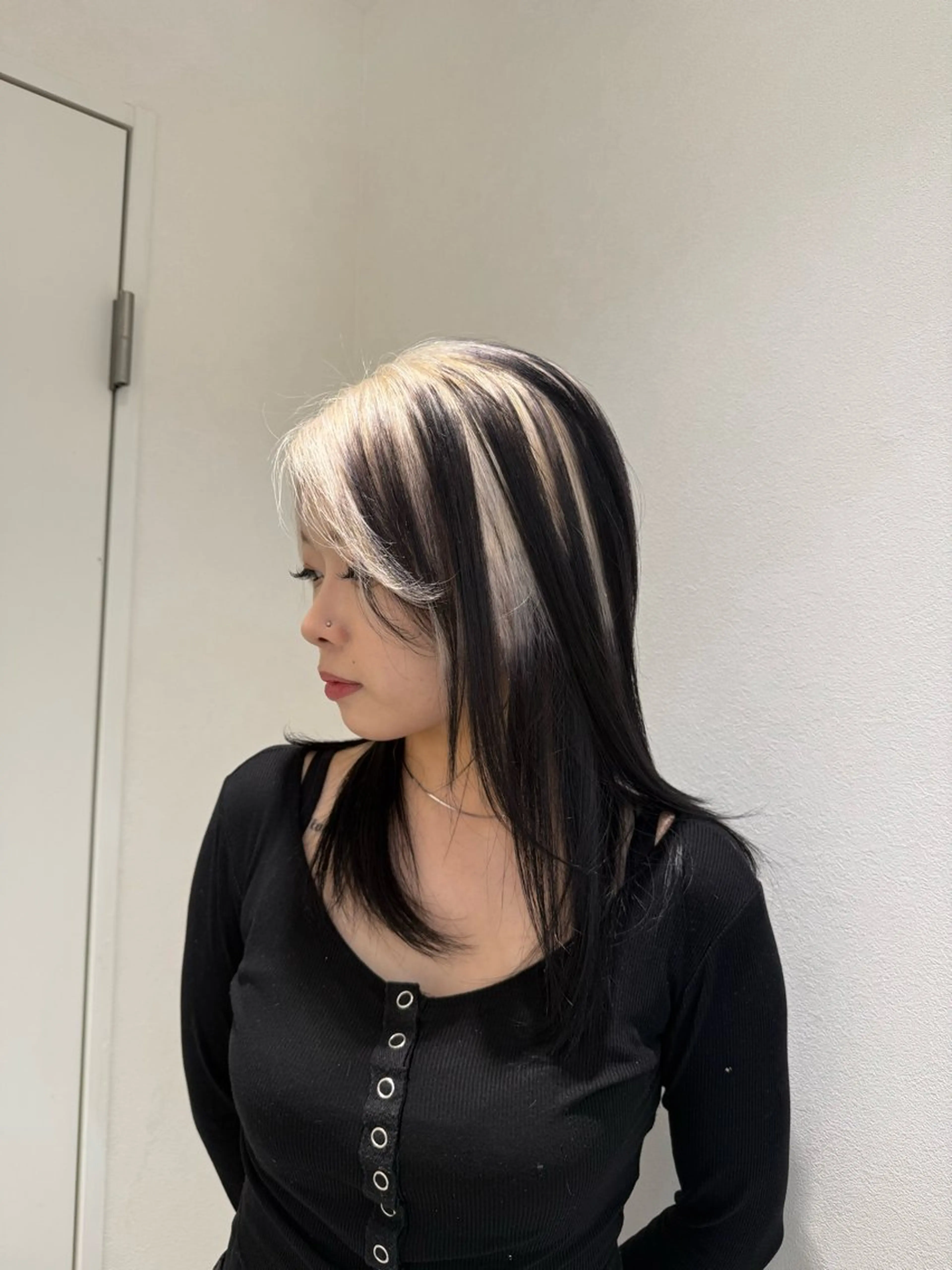 セミロング カラー ヘアアレンジ ベージュカラー ブリーチ ブロンド デザインカラー ミルクティーベージュ ヘアカラー 【🥀履歴修正🥀】 ハイトーン職人/拓真のヘアスタイル