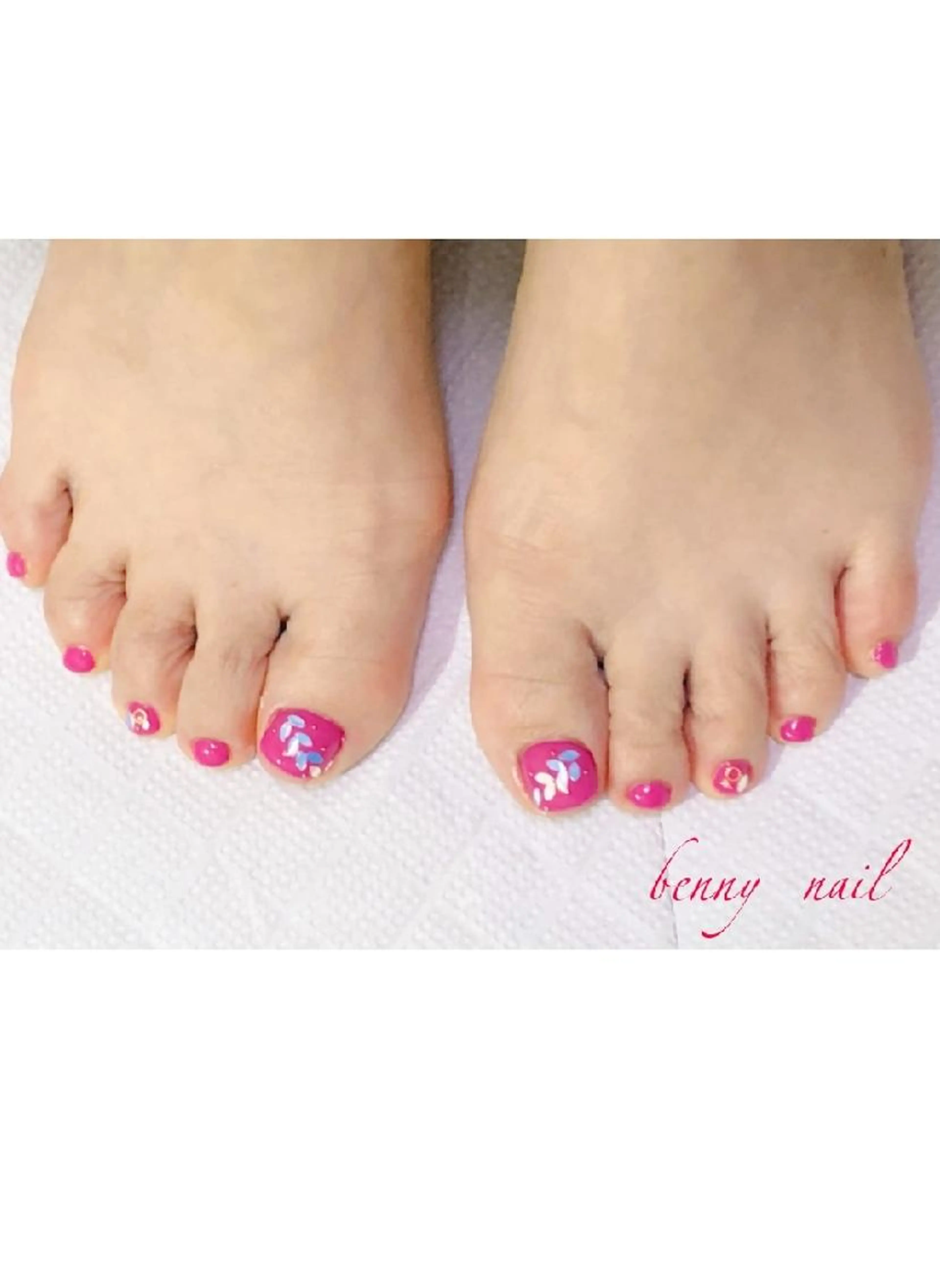 【ご新規さま限定】フット✨アート2本付き(親指)✨　【オフ有り】の写真