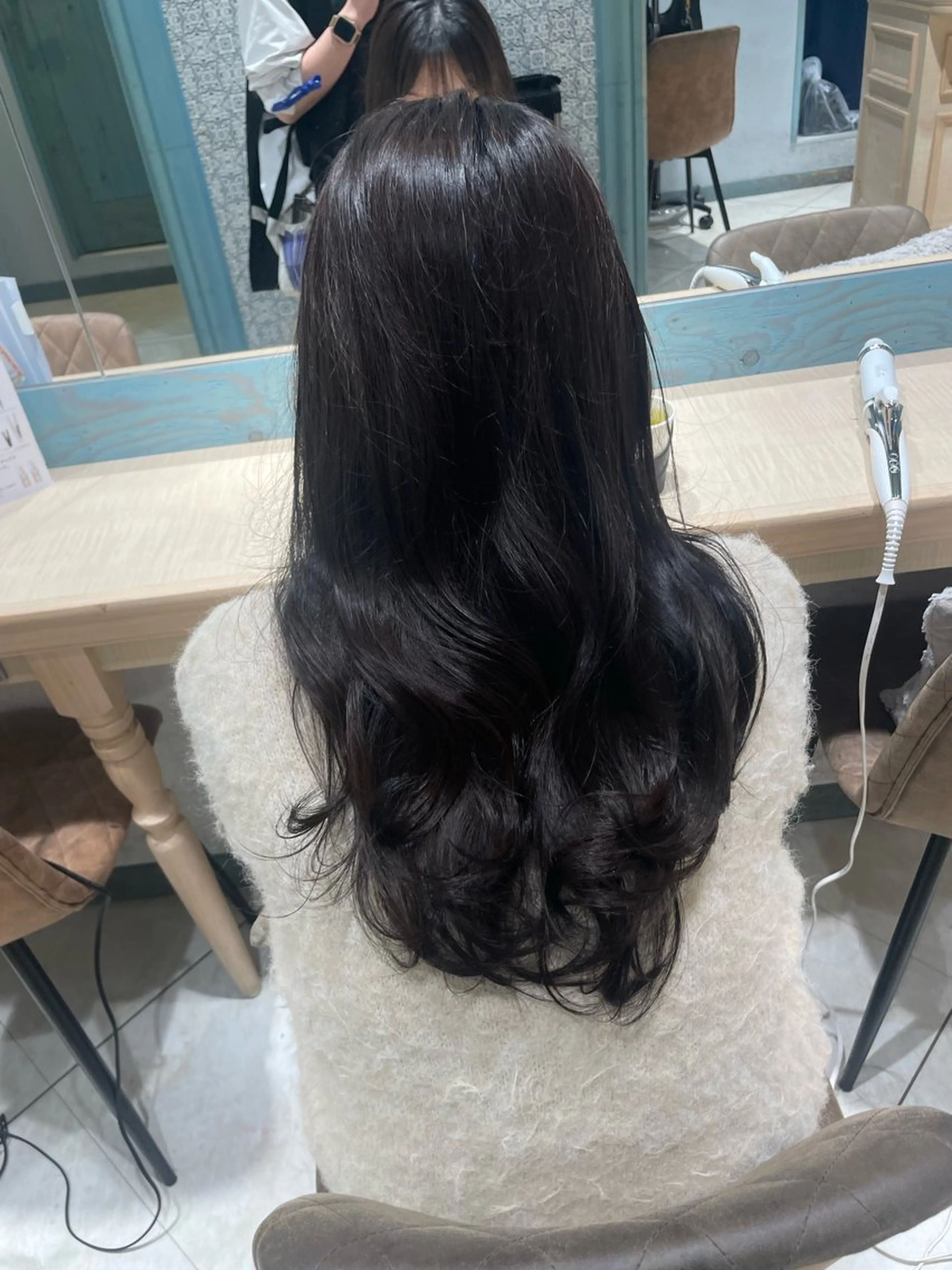 ロング カラー ヘアカラー トリートメント 顔周り\エクステ\ 透明感カラー\まりんのヘアスタイル