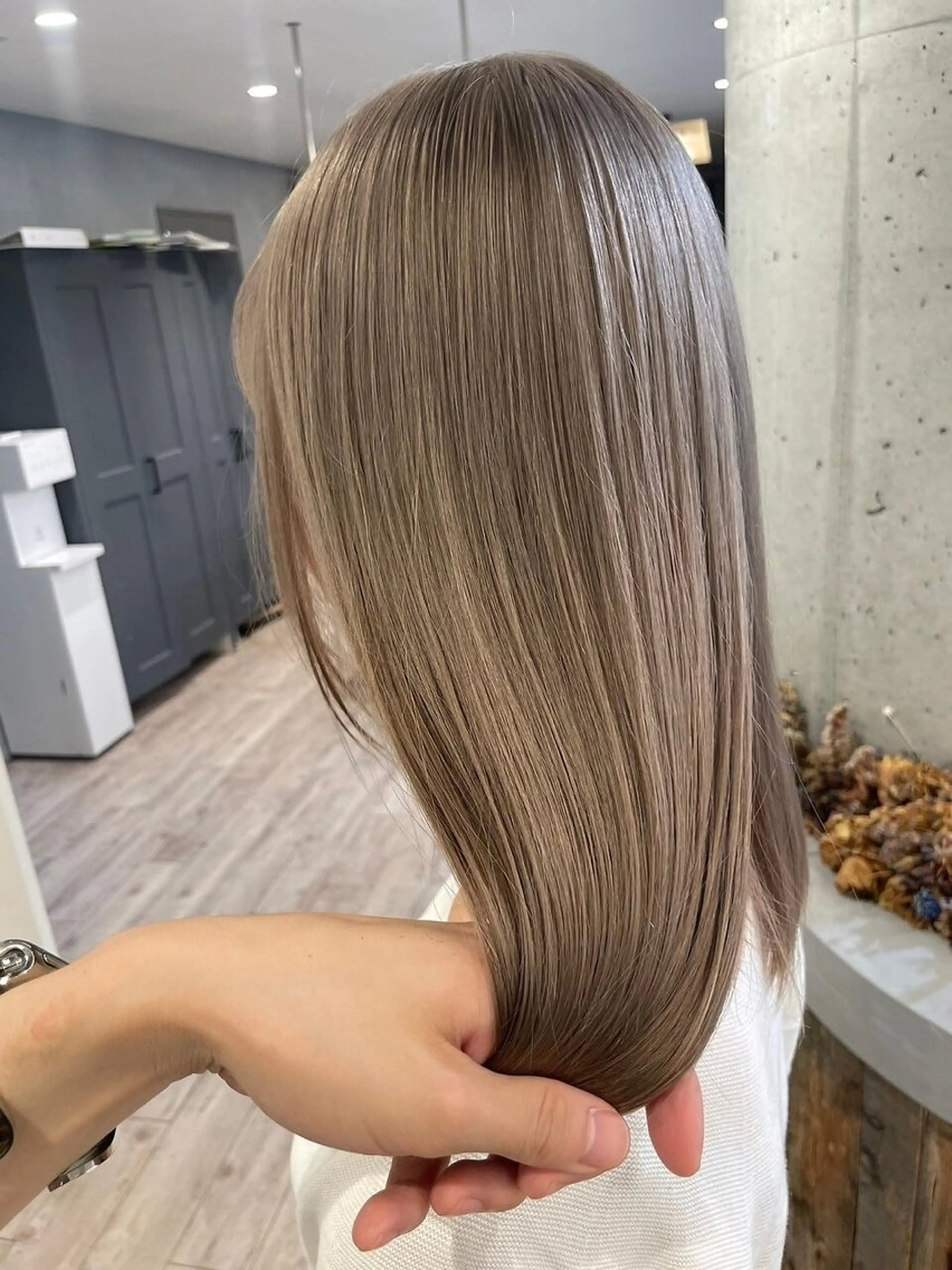 ロング カラー ベージュカラー ブリーチ ミルクティーベージュ ヘアカラー ケアブリーチ🌟 ♢WATARU♢のヘアスタイル