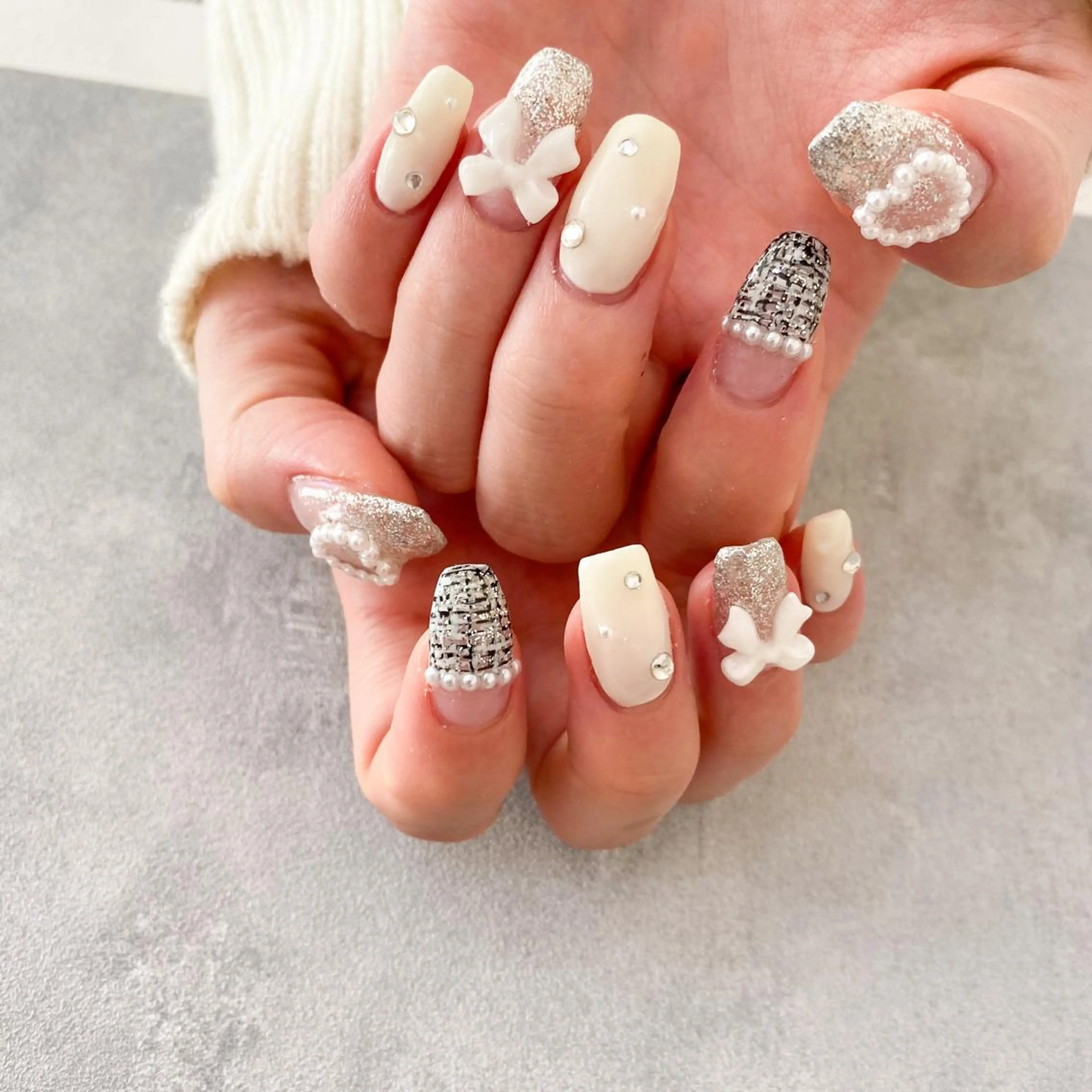 ネイル ハンドネイル ゴテゴテ💙ワンホン リオナのネイルデザイン