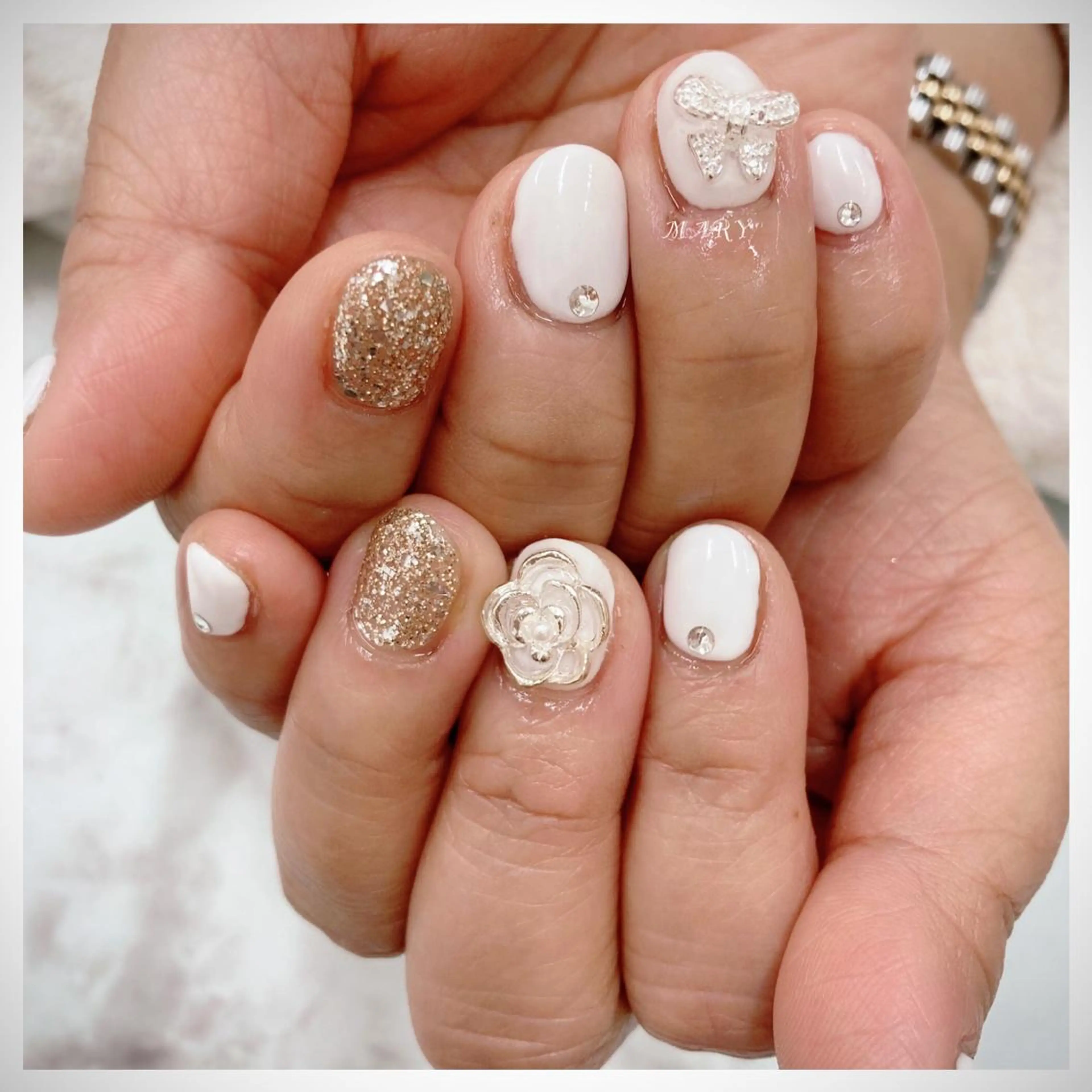 ネイル キラキラネイル ニュアンスネイル ワンカラーネイル ホワイト ハンドネイル Mary nail .narumiのネイルデザイン