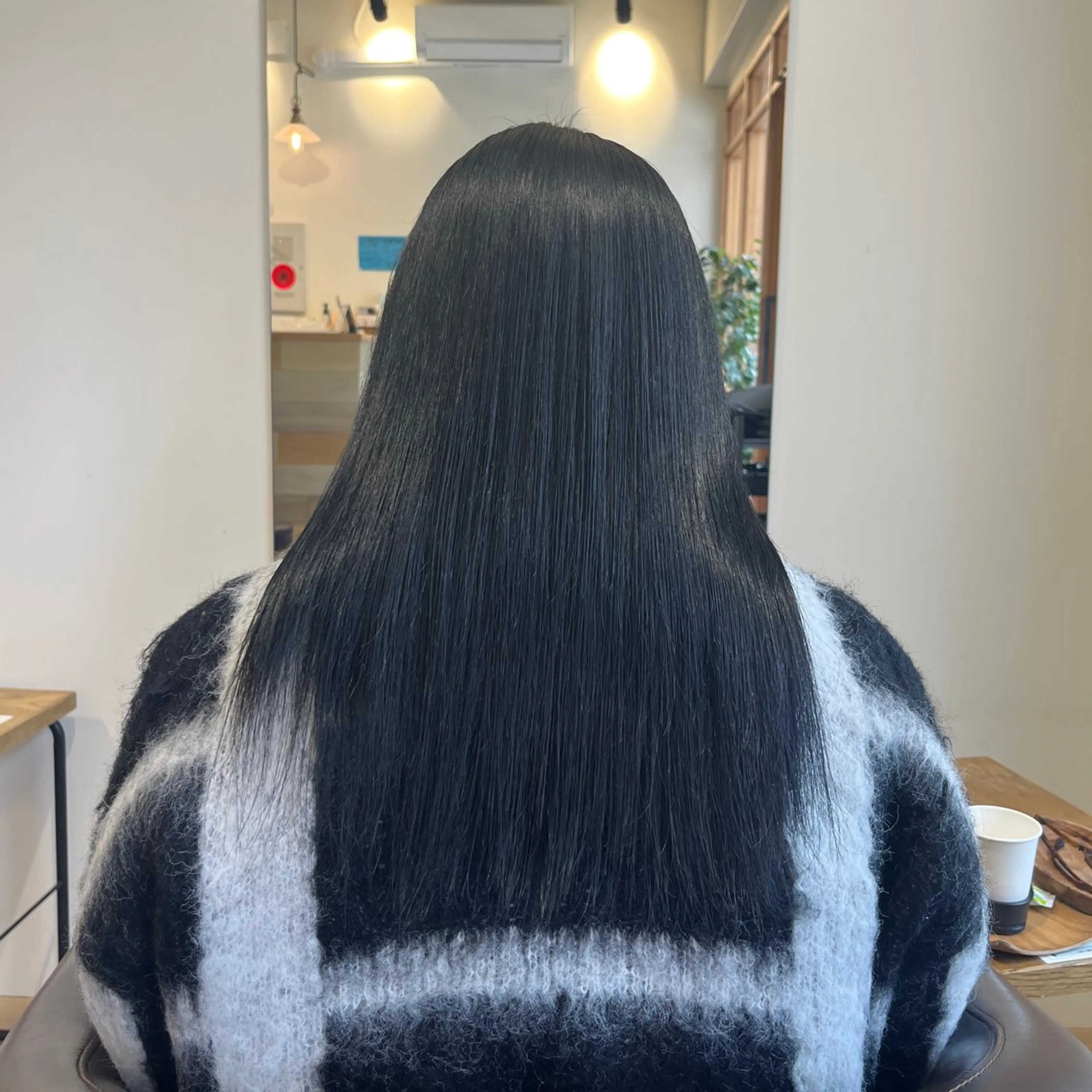 カラー 荒井 茉凜のヘアスタイル