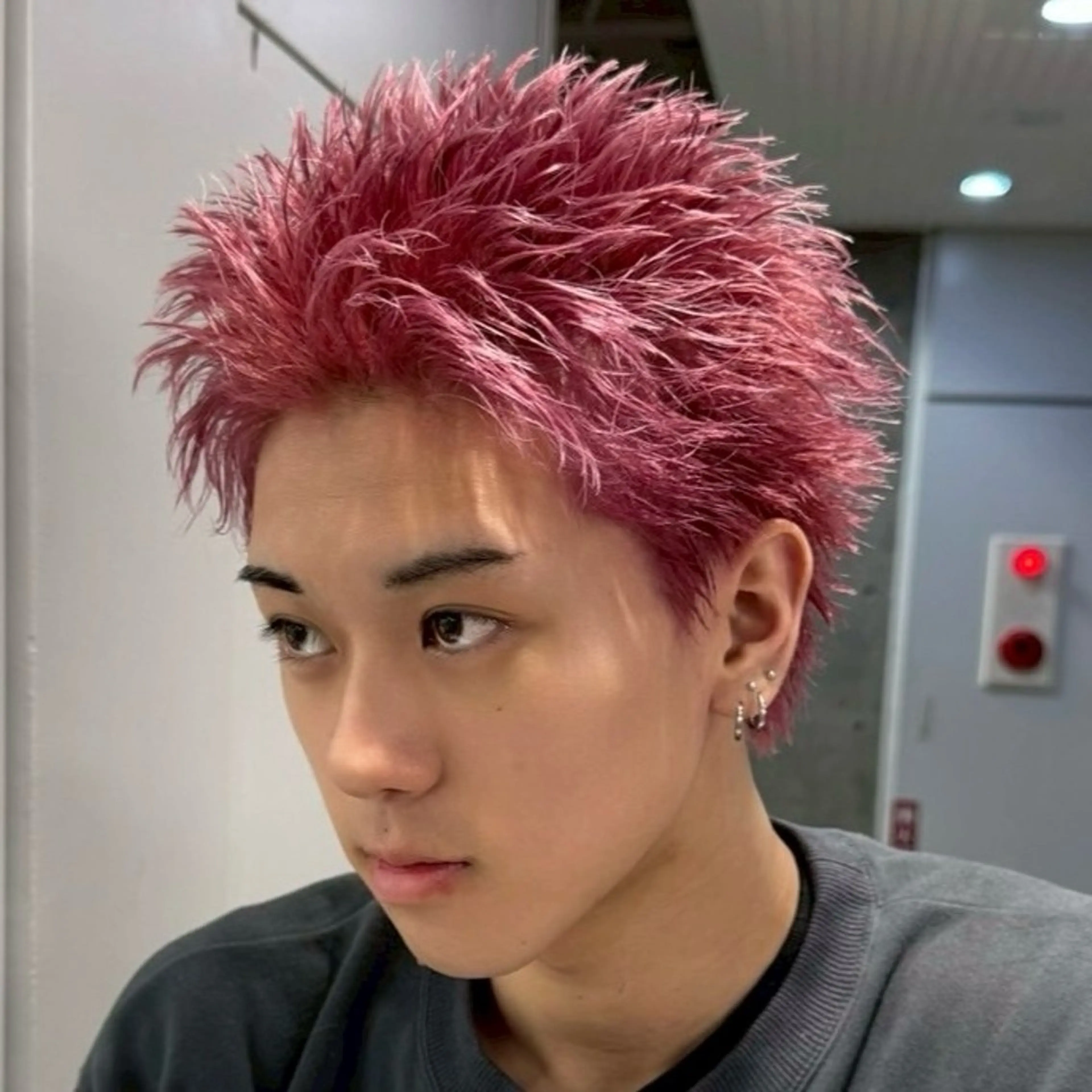 ショート カラー メンズ ヘアカラー 角 啓成のヘアスタイル