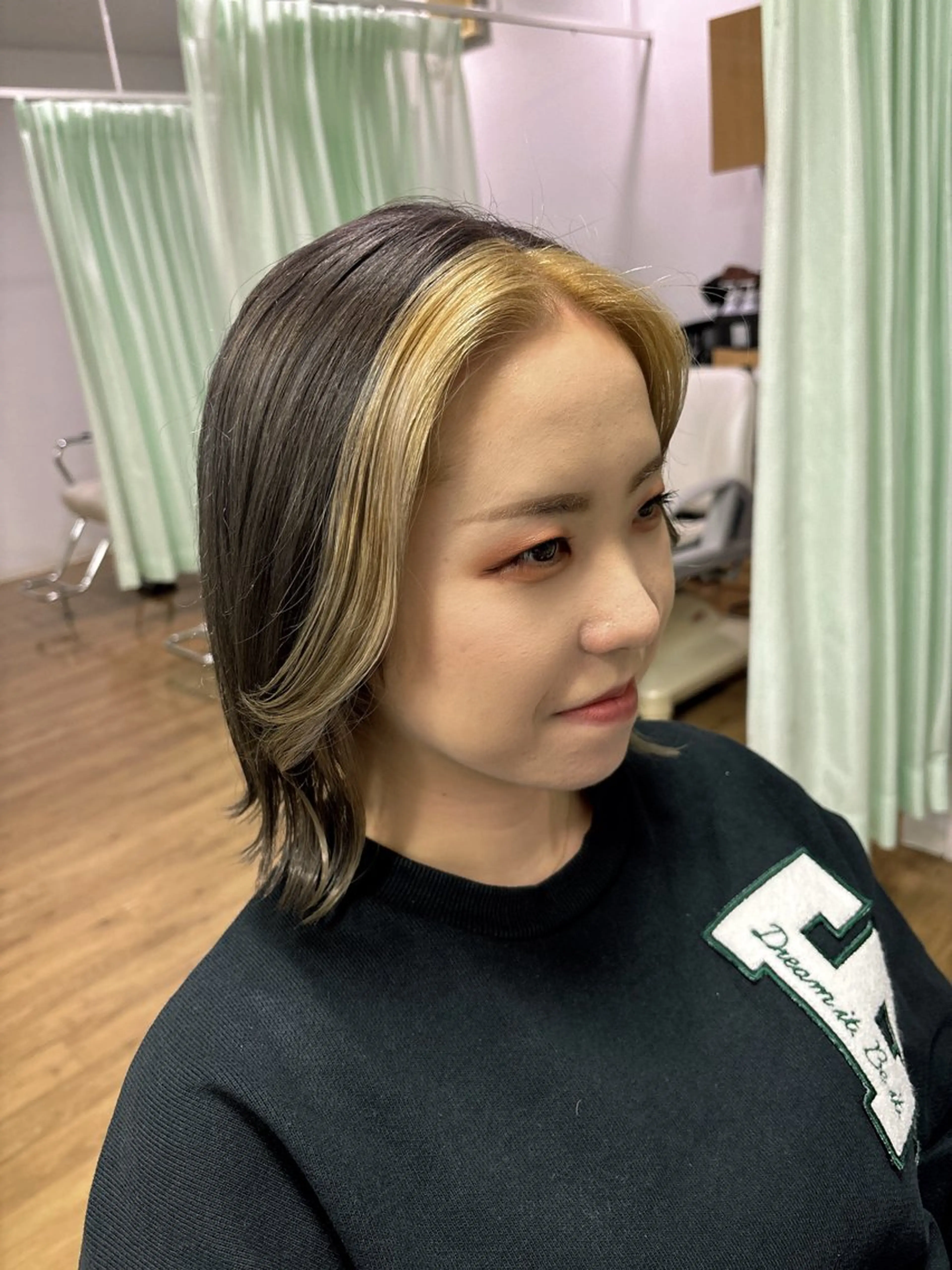 ショート カラー ミストバング  フェイスフレーミング SALOWIN / manaka 🪽のヘアスタイル