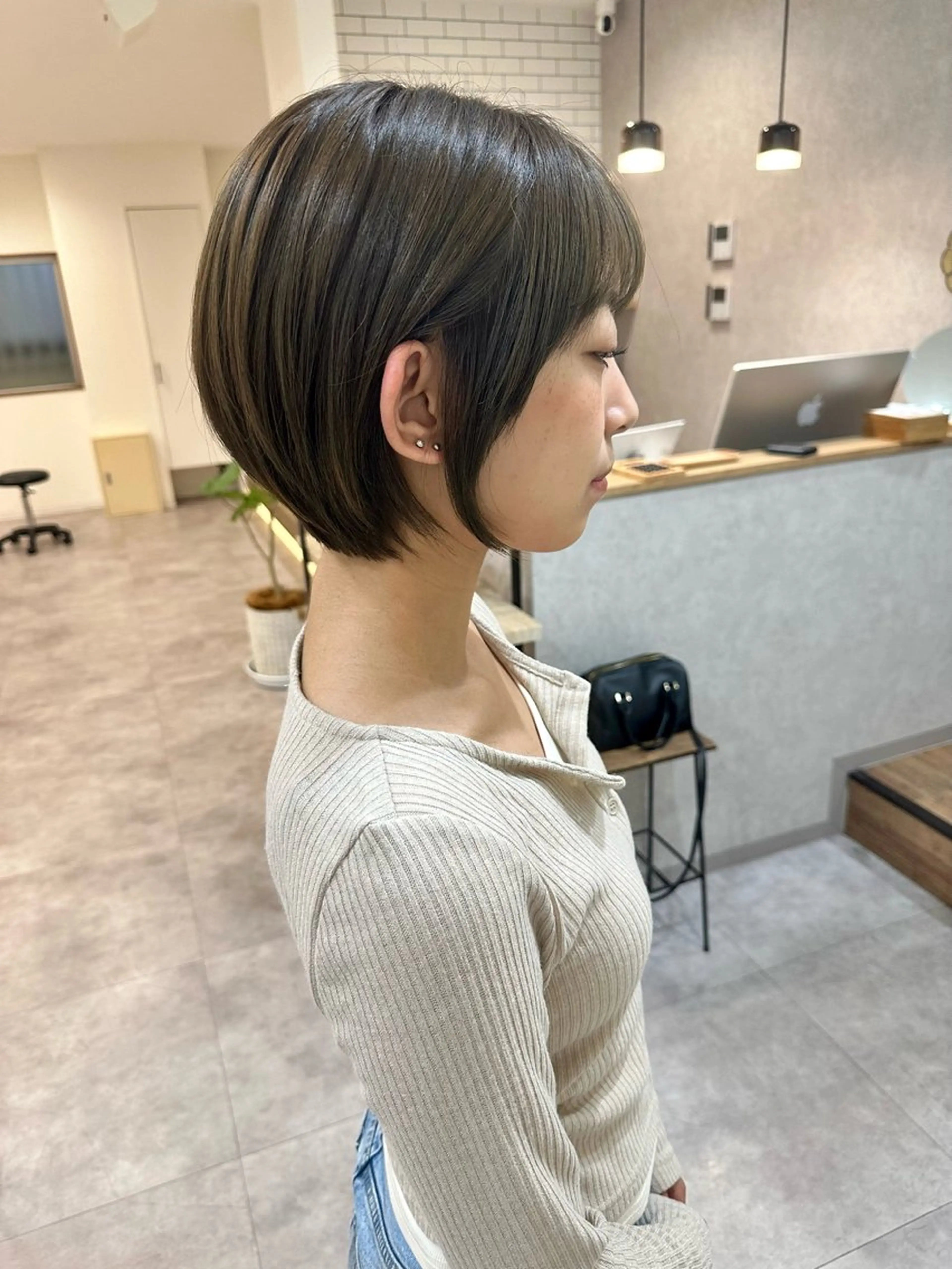 ショート 白髪ぼかしハイライト レイヤー川口　元気のヘアスタイル