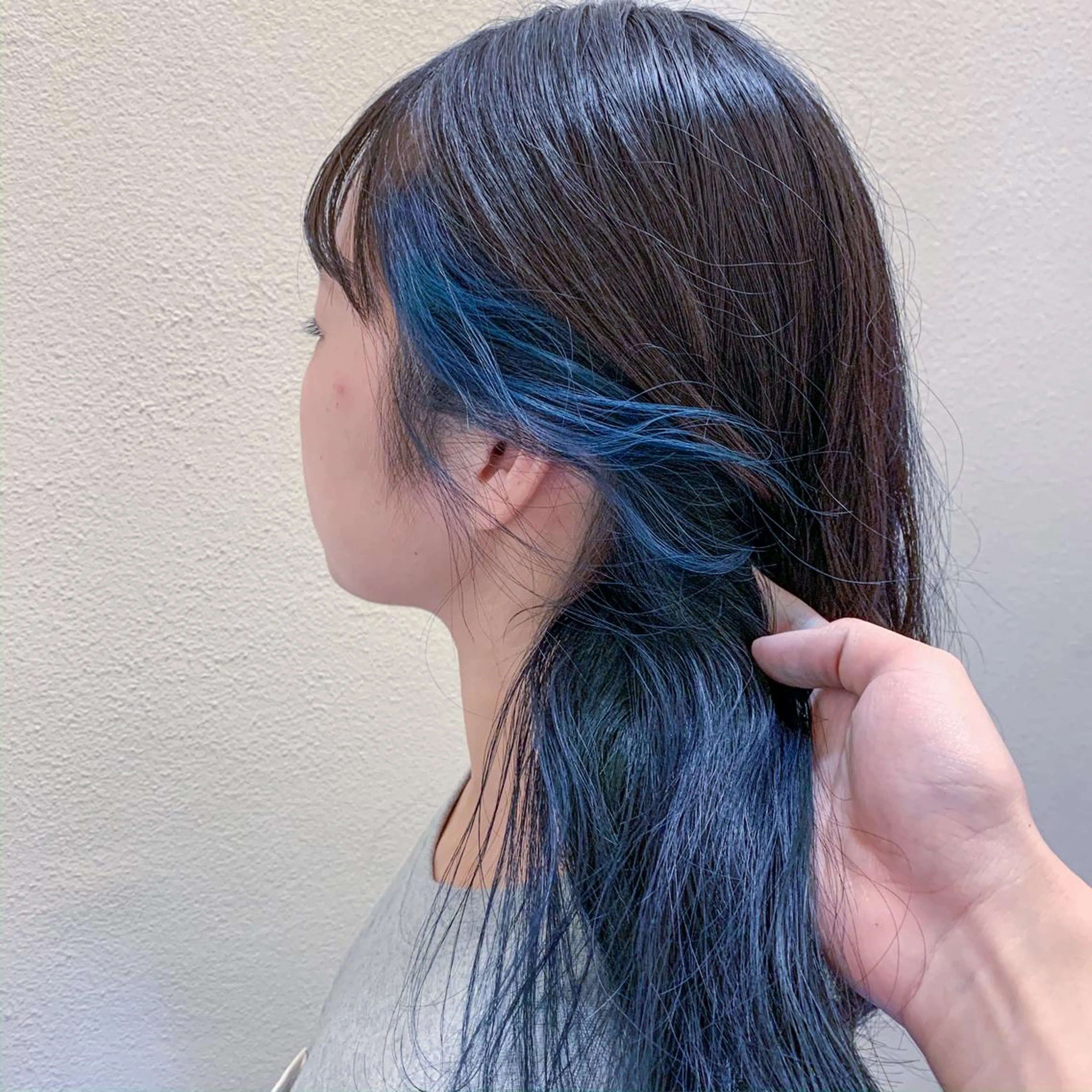ミディアム カラー ブルーカラー インナーカラー スギヤマ ショウゴのヘアスタイル