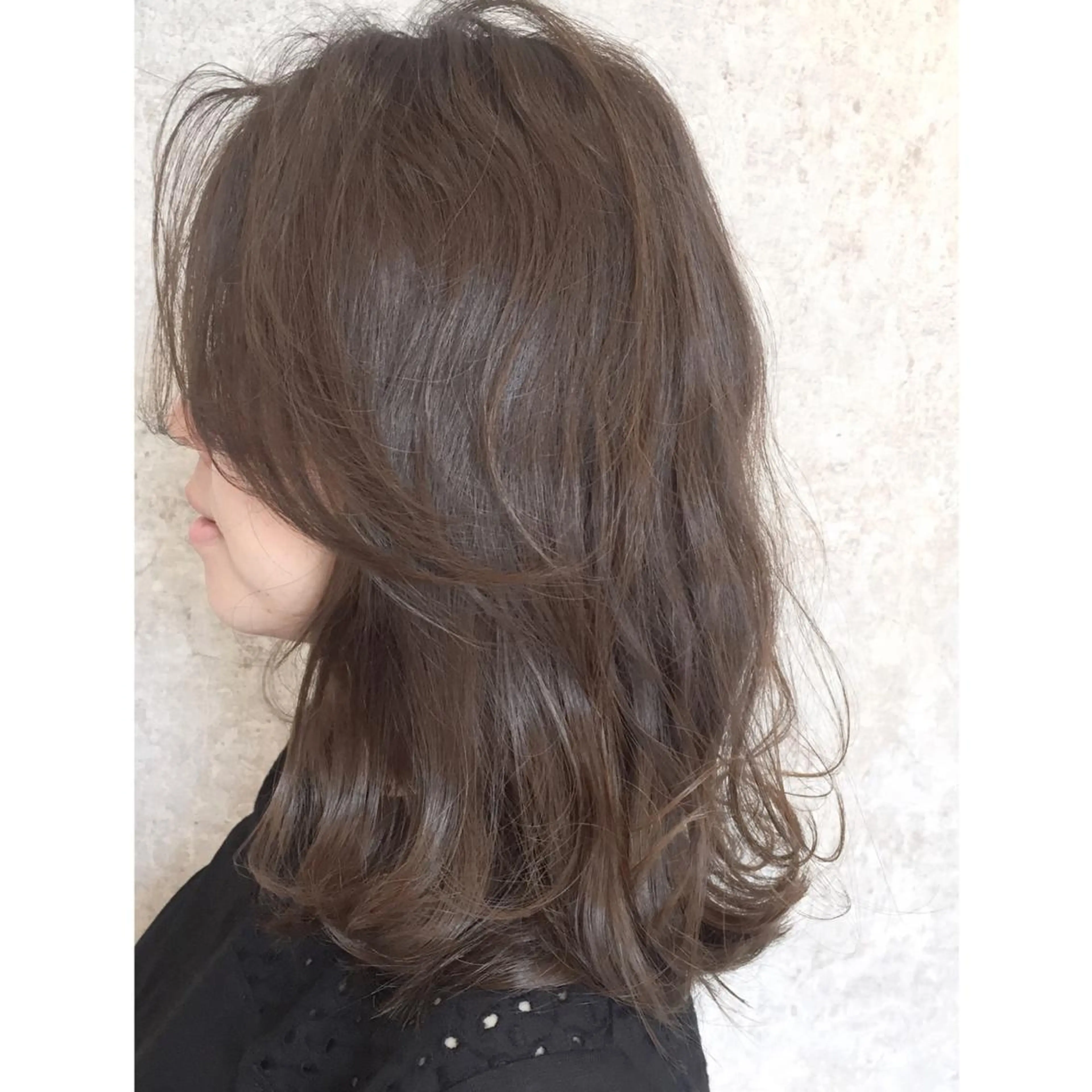 ミディアム カラー グレージュ カーキグレージュ HARUNA/ミセス 大人ショートヘアのヘアスタイル