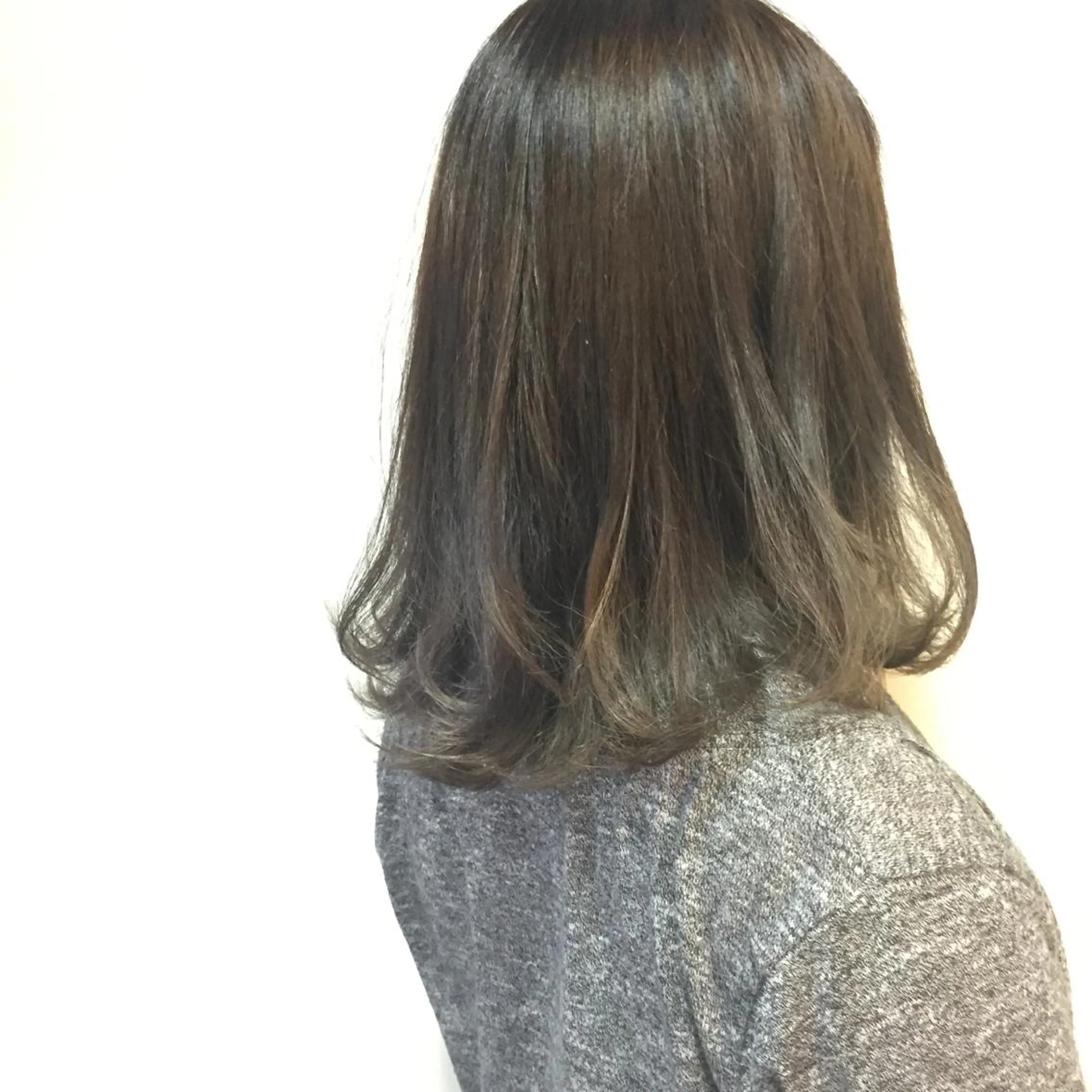 ショート ミディアム セミロング ロング カラー パーマ ヘアアレンジ メンズ アッシュ アッシュグレー グラデーションカラー 岡田 杏のエステ・リラクイメージ