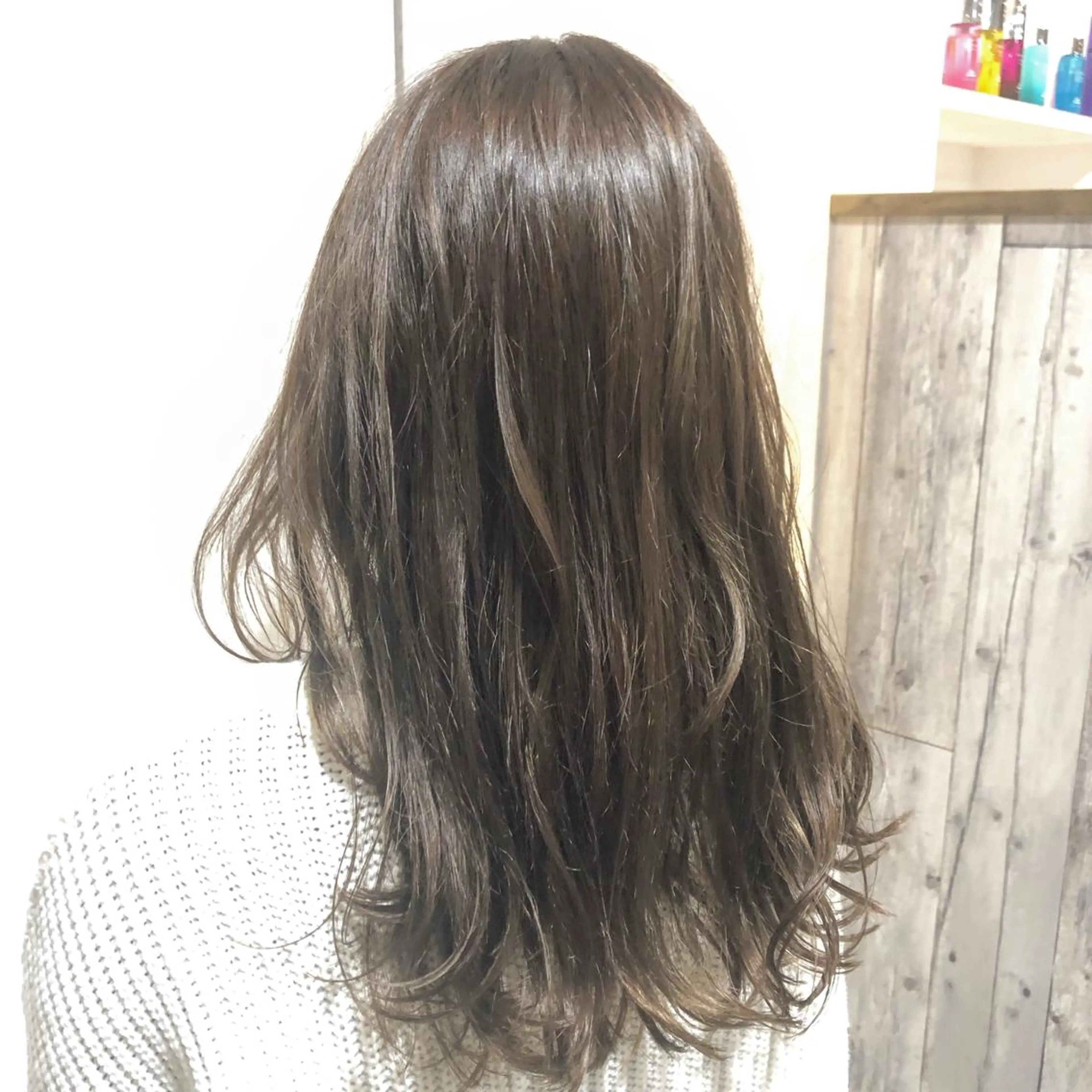 カラー 西田 優菜のヘアスタイル