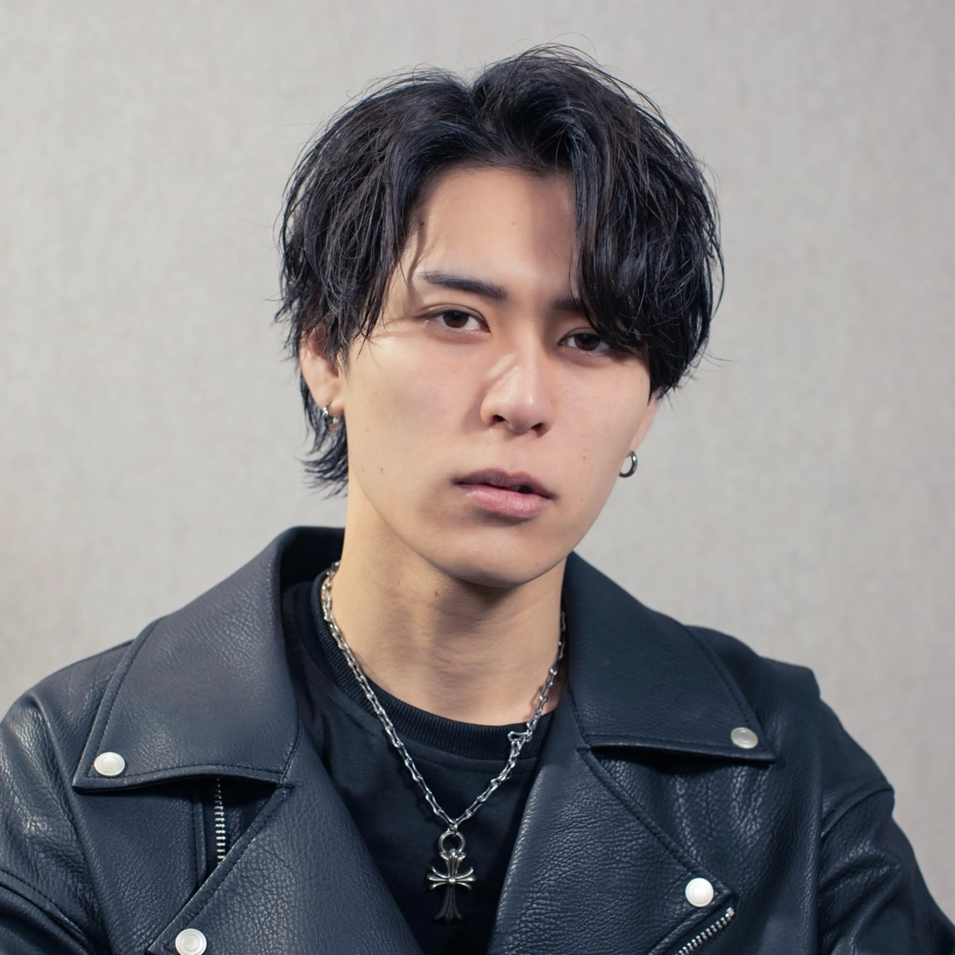 ミディアム パーマ メンズ ミディアムパーマ センターパート メンズパーマ 波巻きパーマ メンズウルフカット カット パーマ メンズパーマ職人 パーマ🔥ritaのヘアスタイル