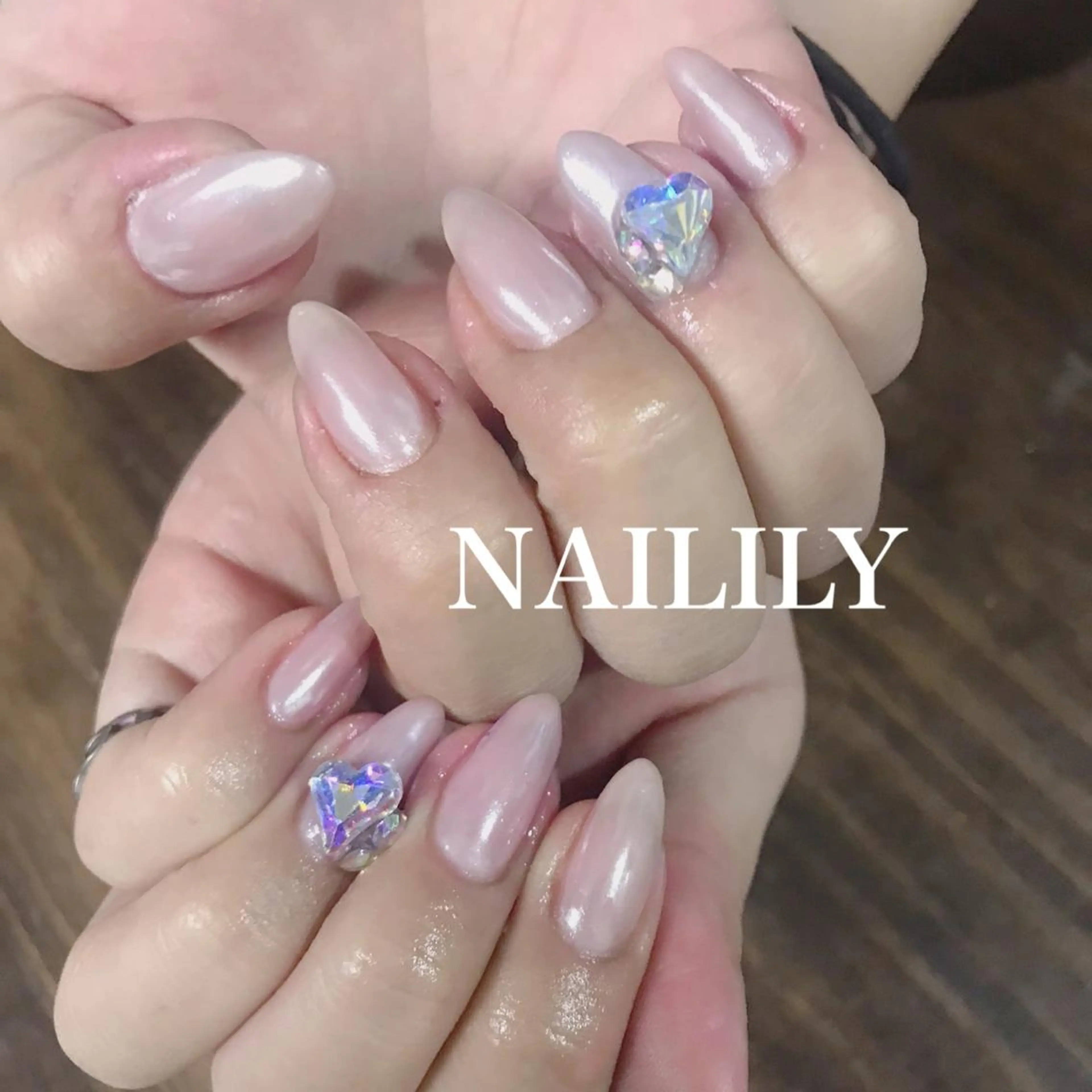 ネイル ミラーネイル ホワイト ネイルサロン NAILILYのネイルデザイン