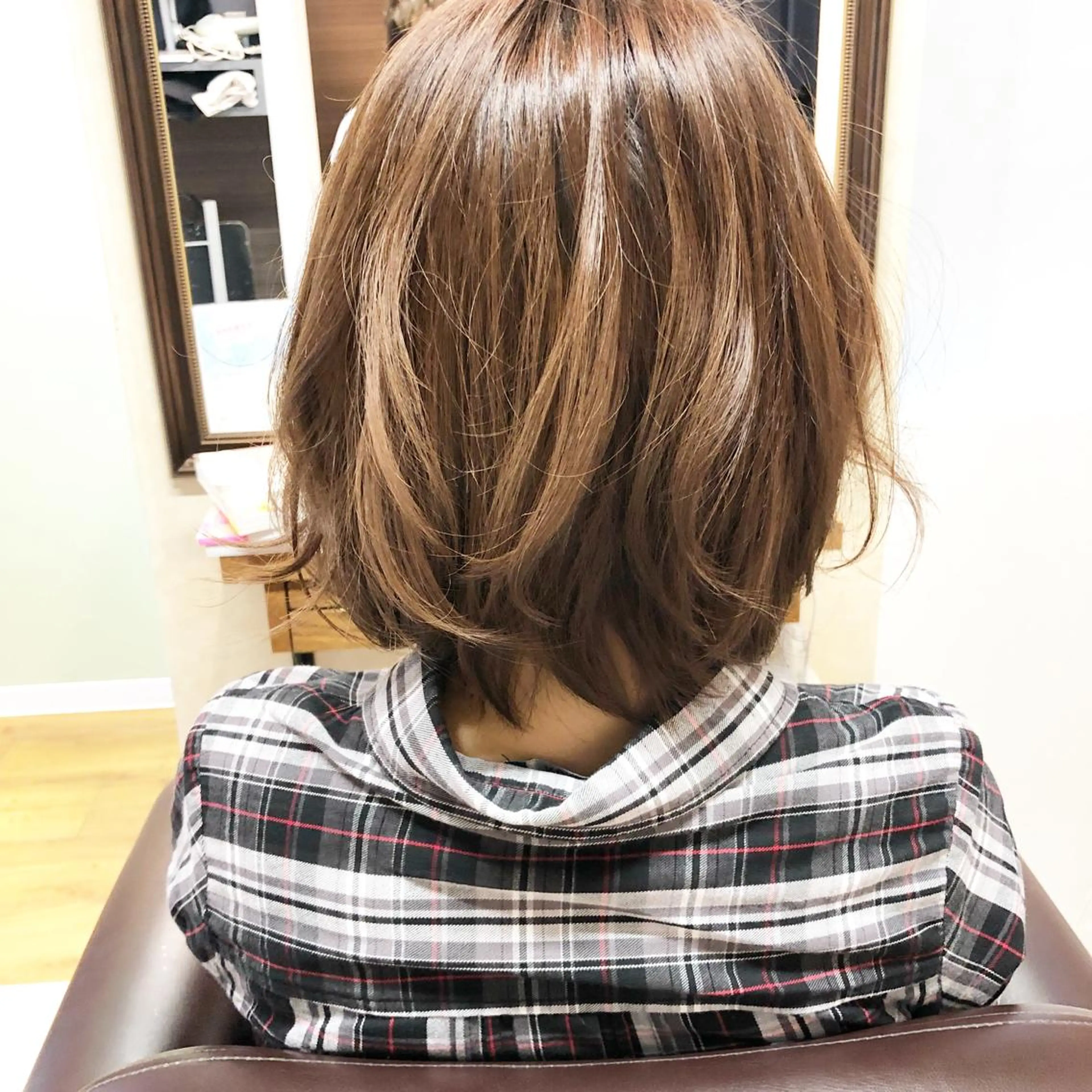 ミディアム カラー パーマ tuuli トゥーリのヘアスタイル