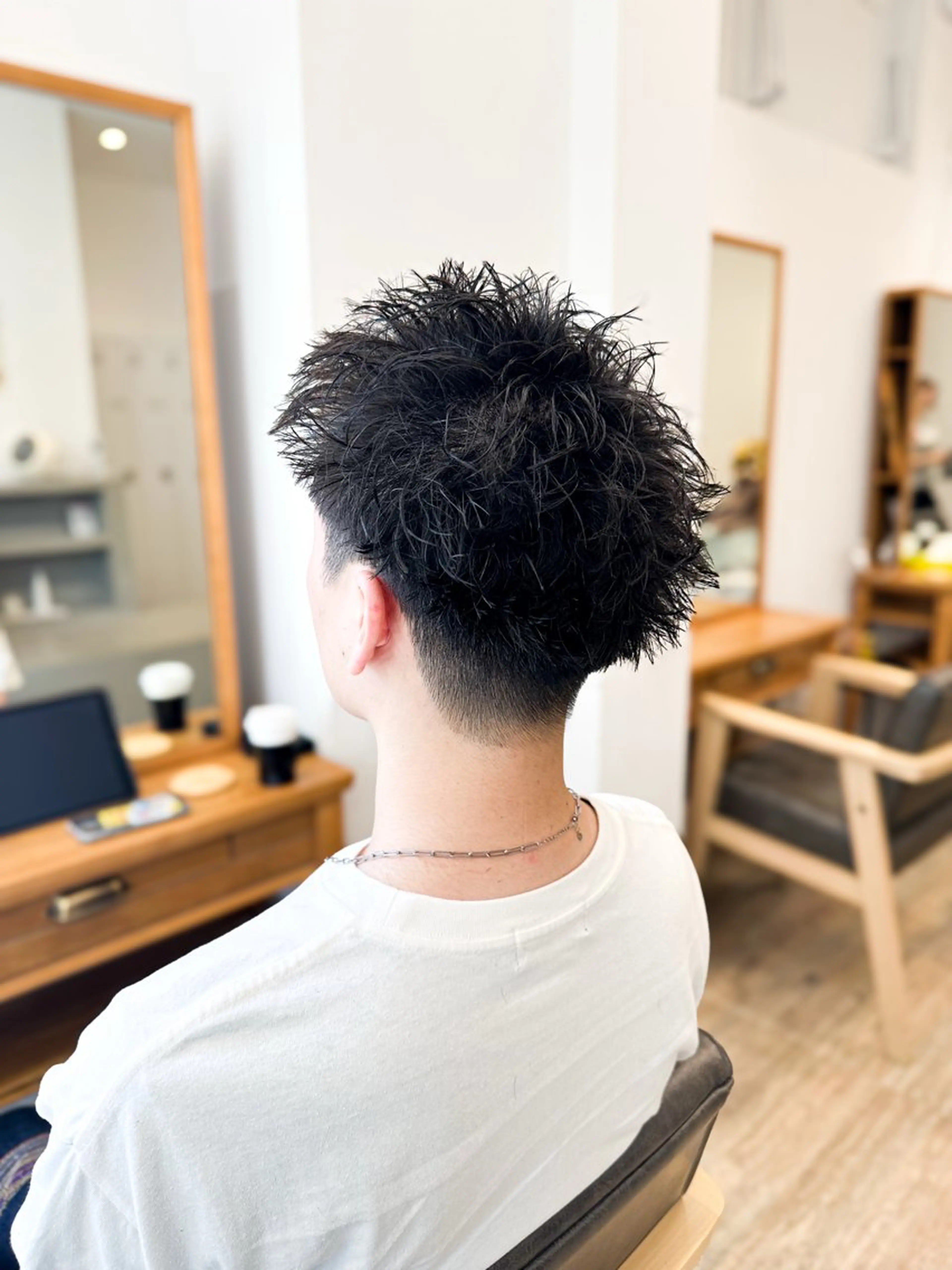 メンズ アップバング 刈り上げ カット ヘッドスパ ブリーチカラー🔥 パーマ【佐々木凌平】のヘアスタイル