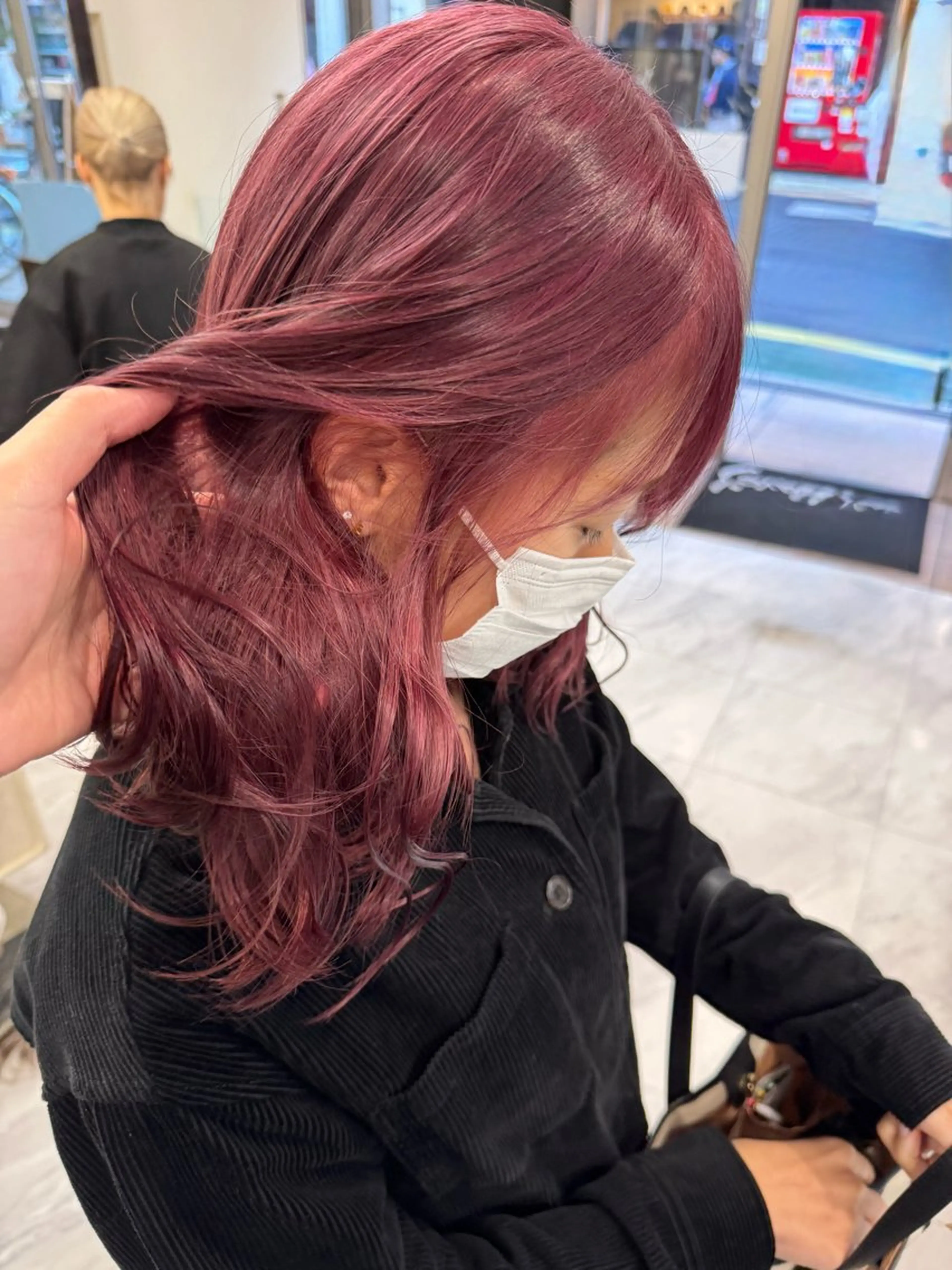 セミロング ヘアアレンジ 切りっぱなしボブ 韓国風カラー ボブ くびれヘア 顔まわりレイヤー 目黒 碧人のヘアスタイル