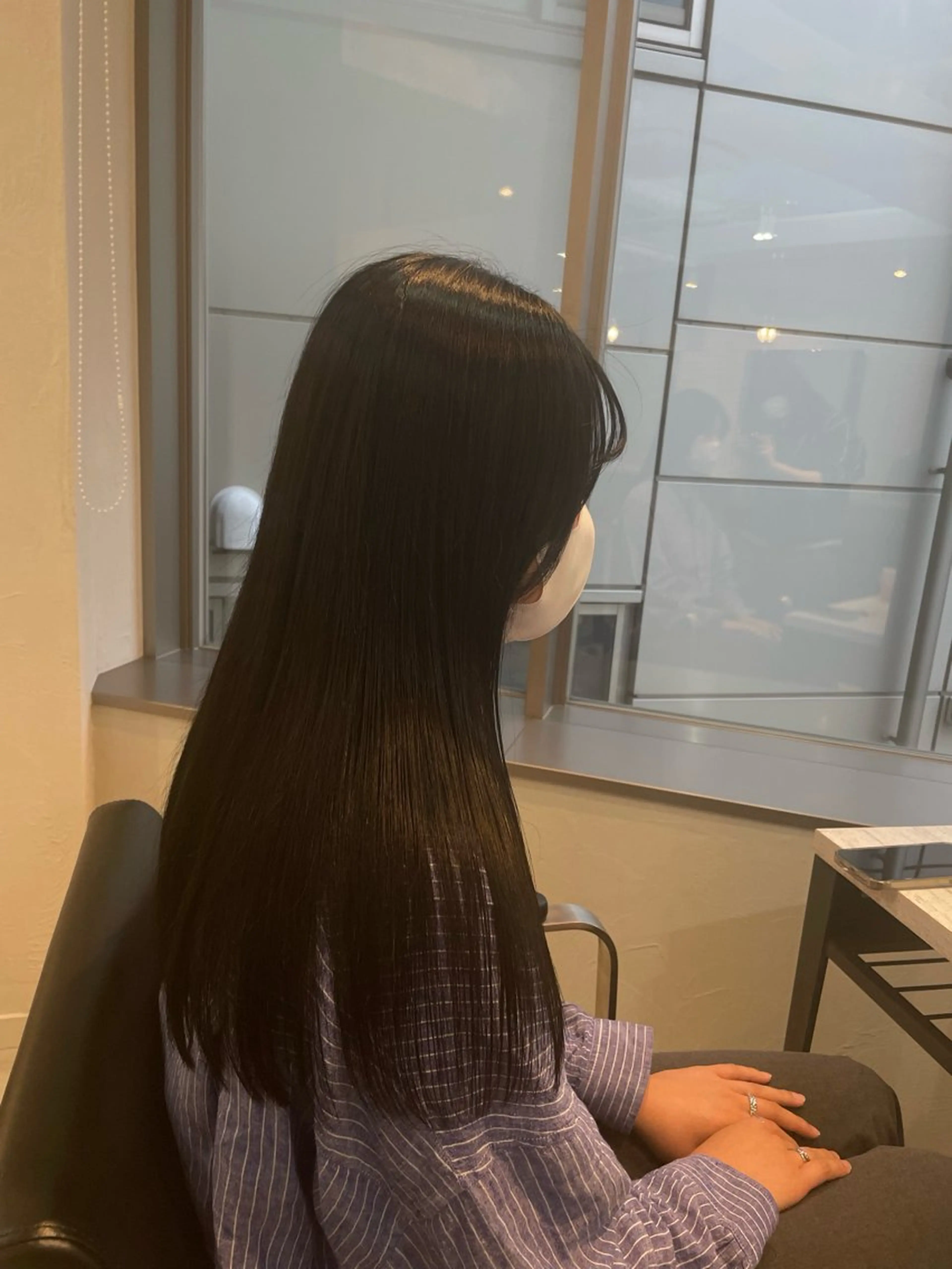 ロング カラー 黒髪 縮毛矯正 tiel 小山莉々のヘアスタイル