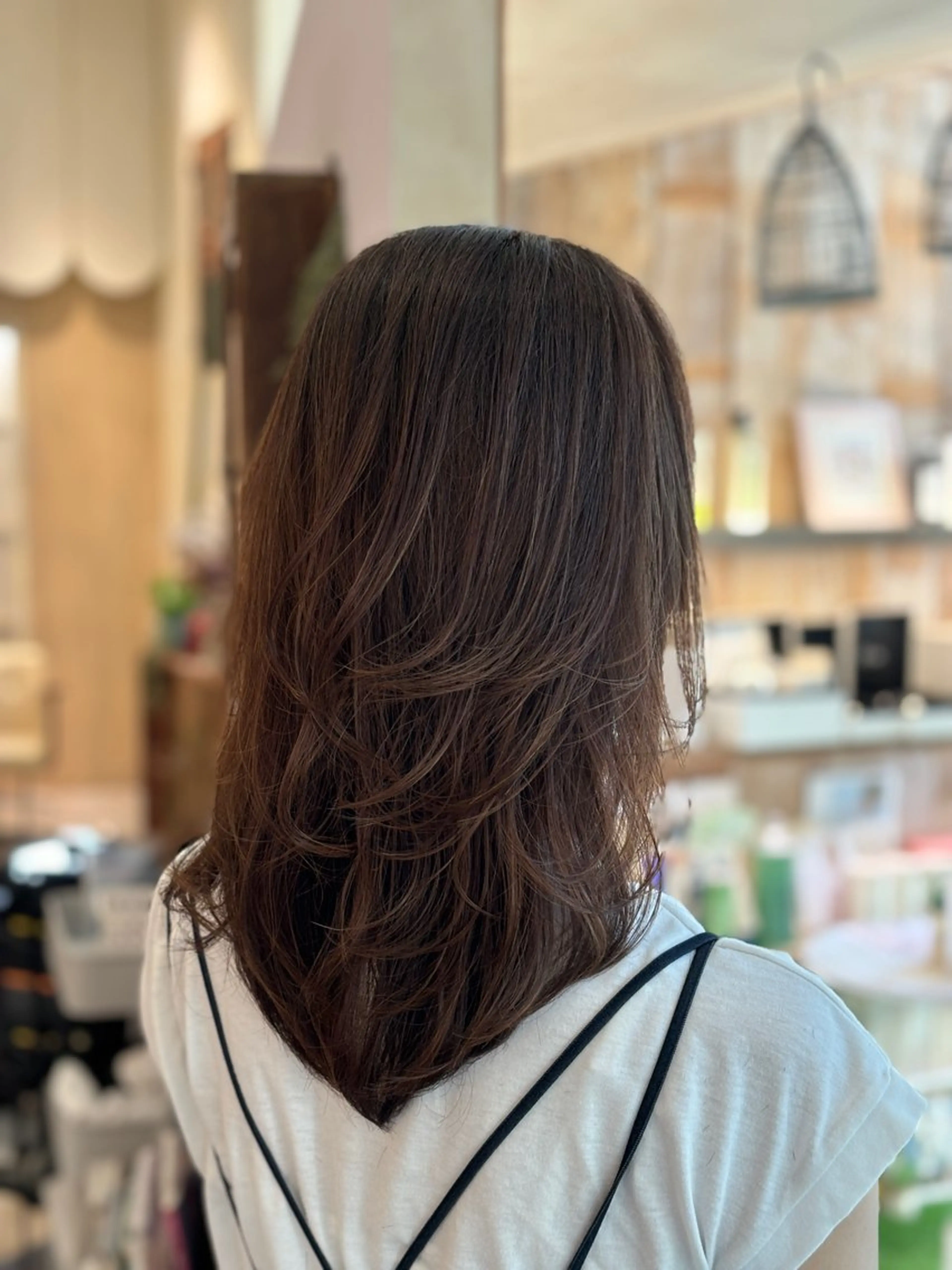 セミロング ケアカラー レイヤーカット カット ヘアカラー トリートメント レイヤーカット✨ 艶髪藤野のヘアスタイル