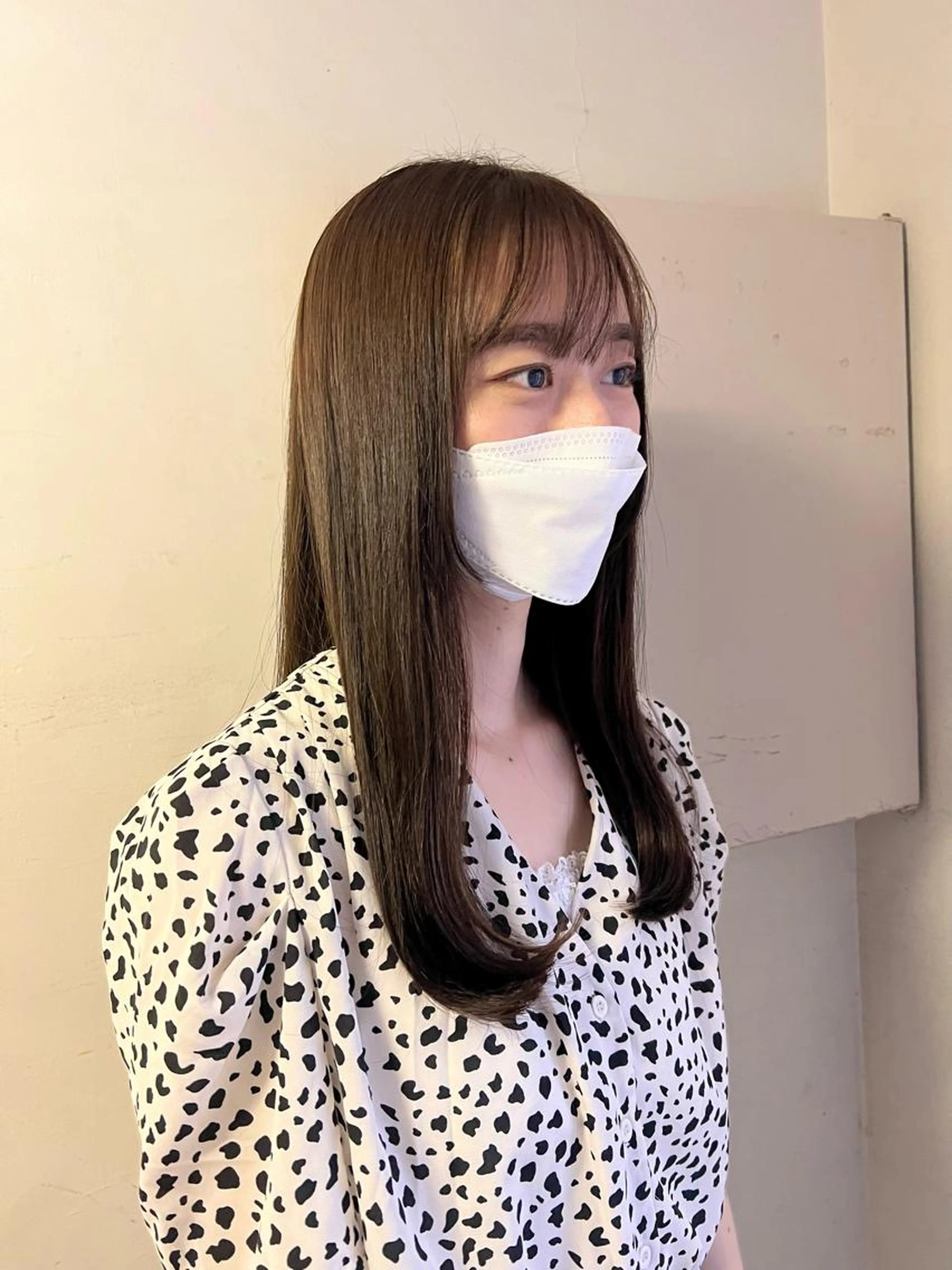 艶ロングヘア カット(ご希望の長さが鎖骨より下の方)の写真