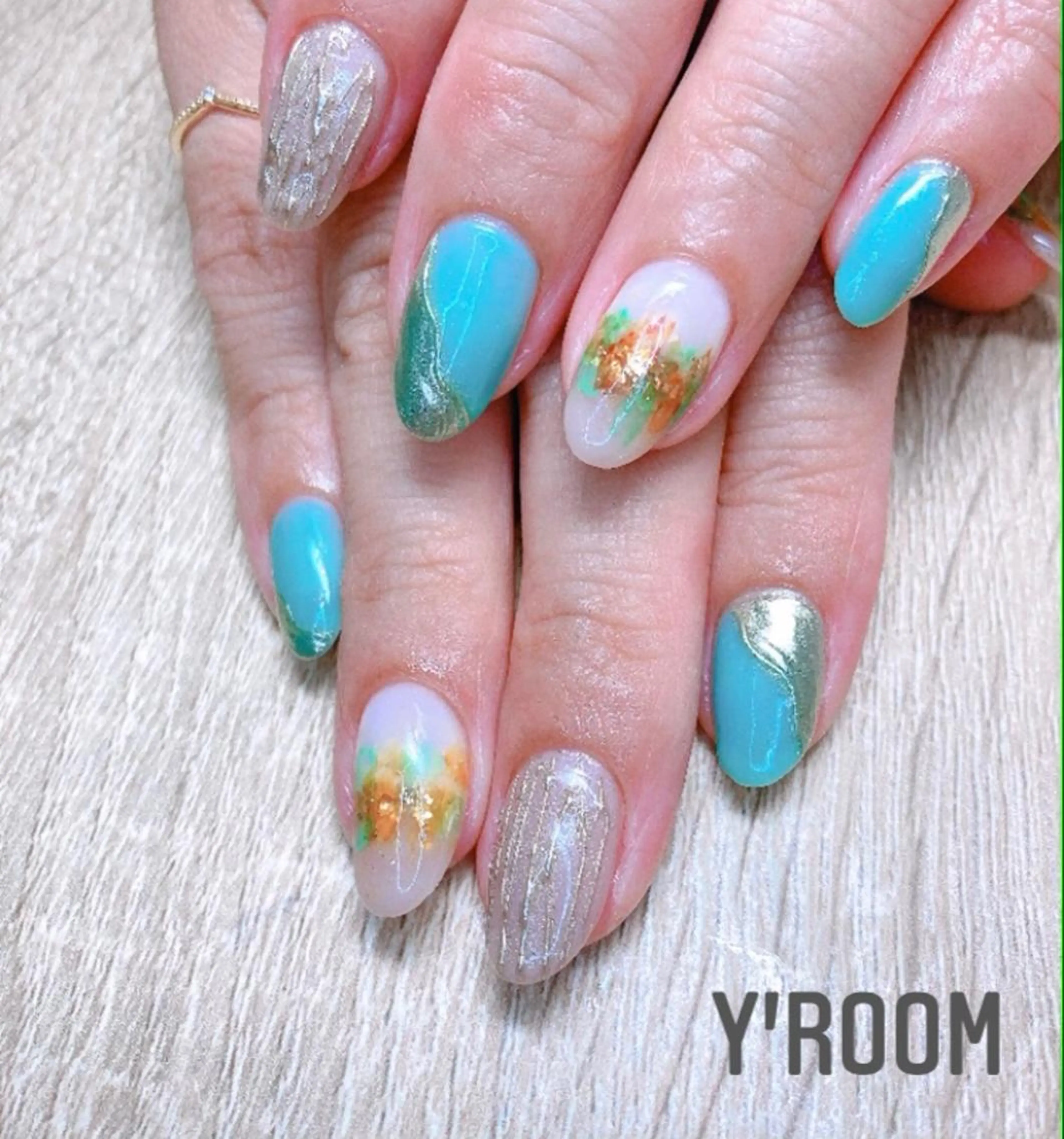 ネイル オーロラネイル フラッシュネイル フットネイル ジェルネイル 氷ネイル・うるうるネイル ハンドネイル YUKA （ネイリスト）のネイルデザイン