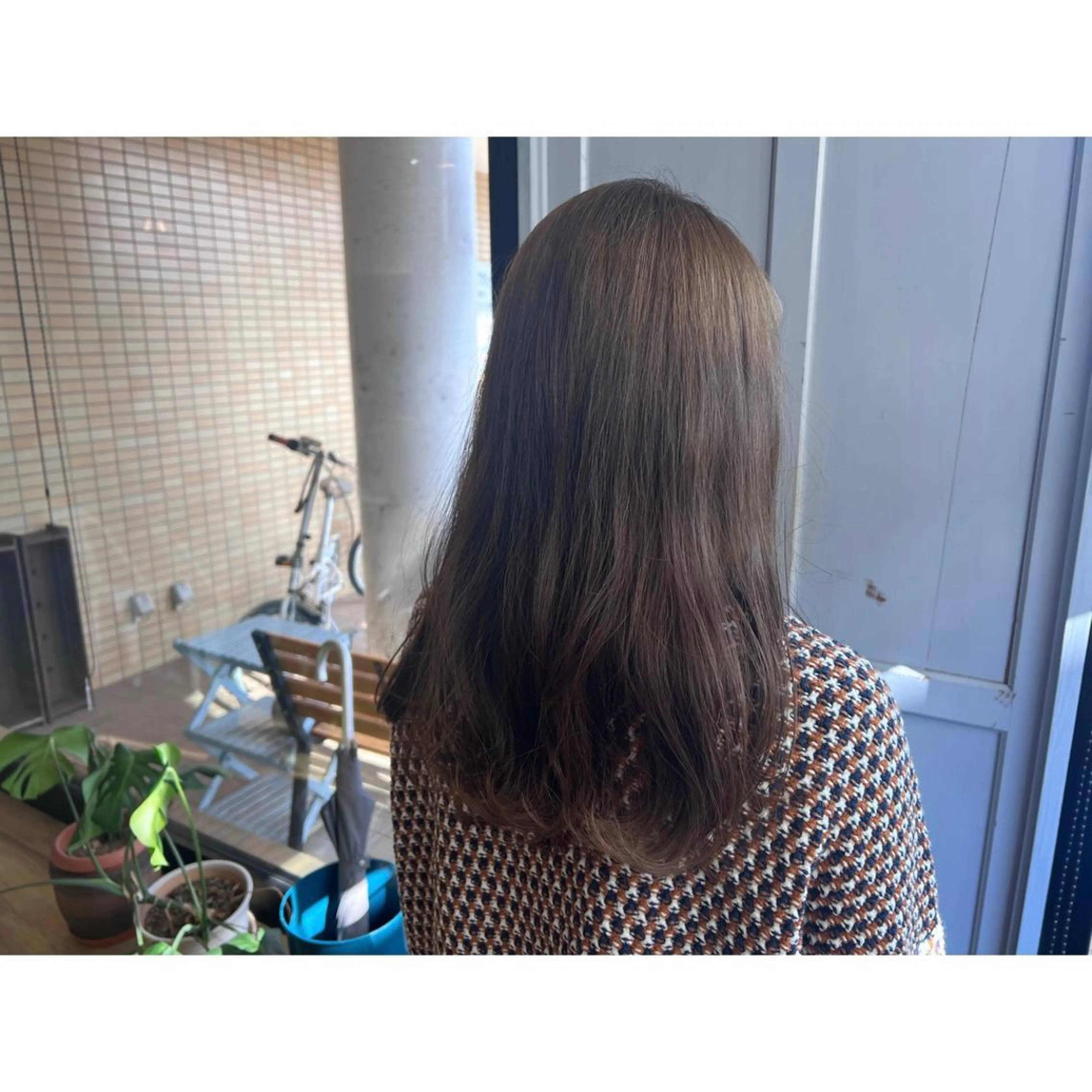 ロング カラー ベージュカラー オリーブベージュ ヘアカラー トリートメント ツキダテ ユイのヘアスタイル