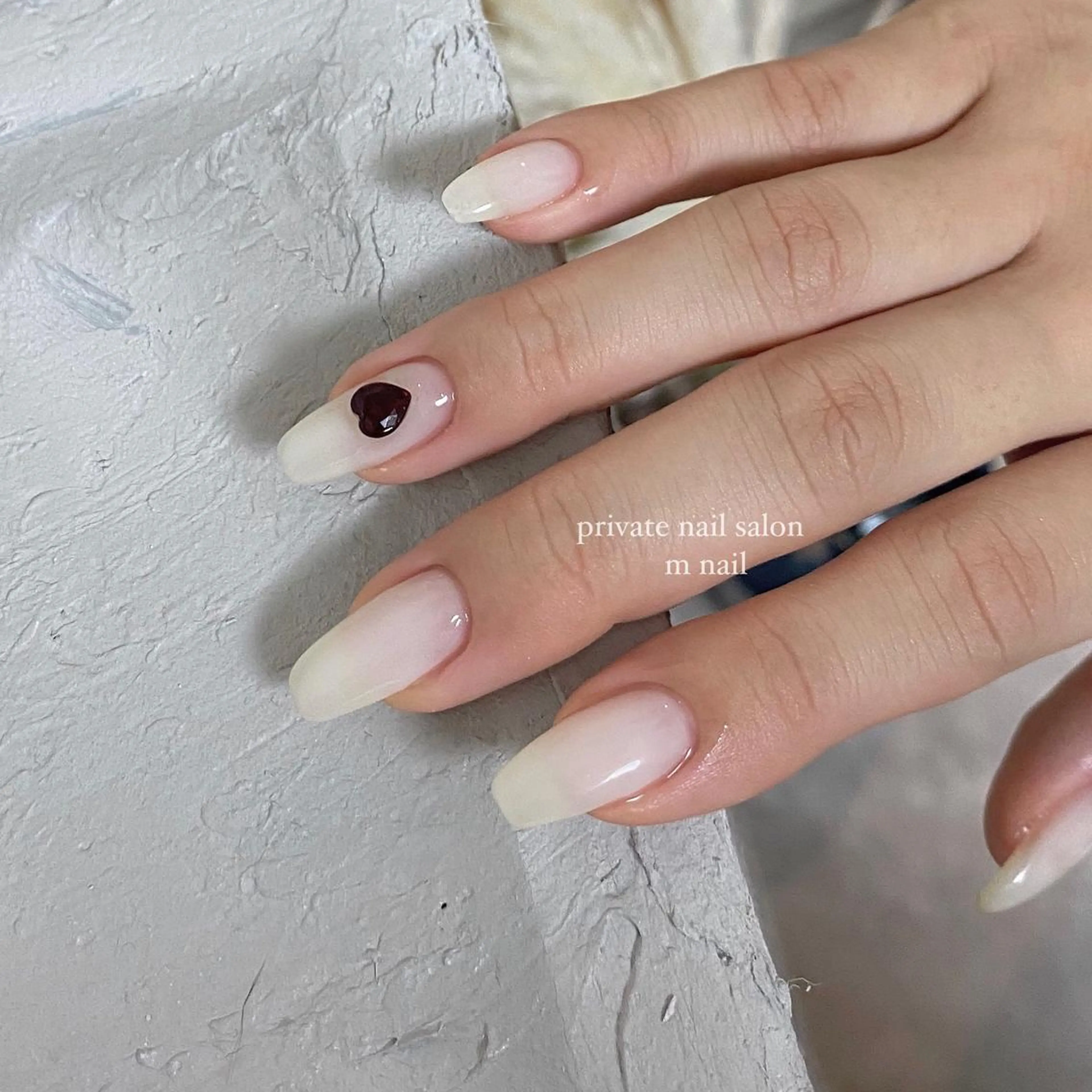 ネイル ワンカラーネイル ホワイト ハンドネイル 小河原 舞のネイルデザイン