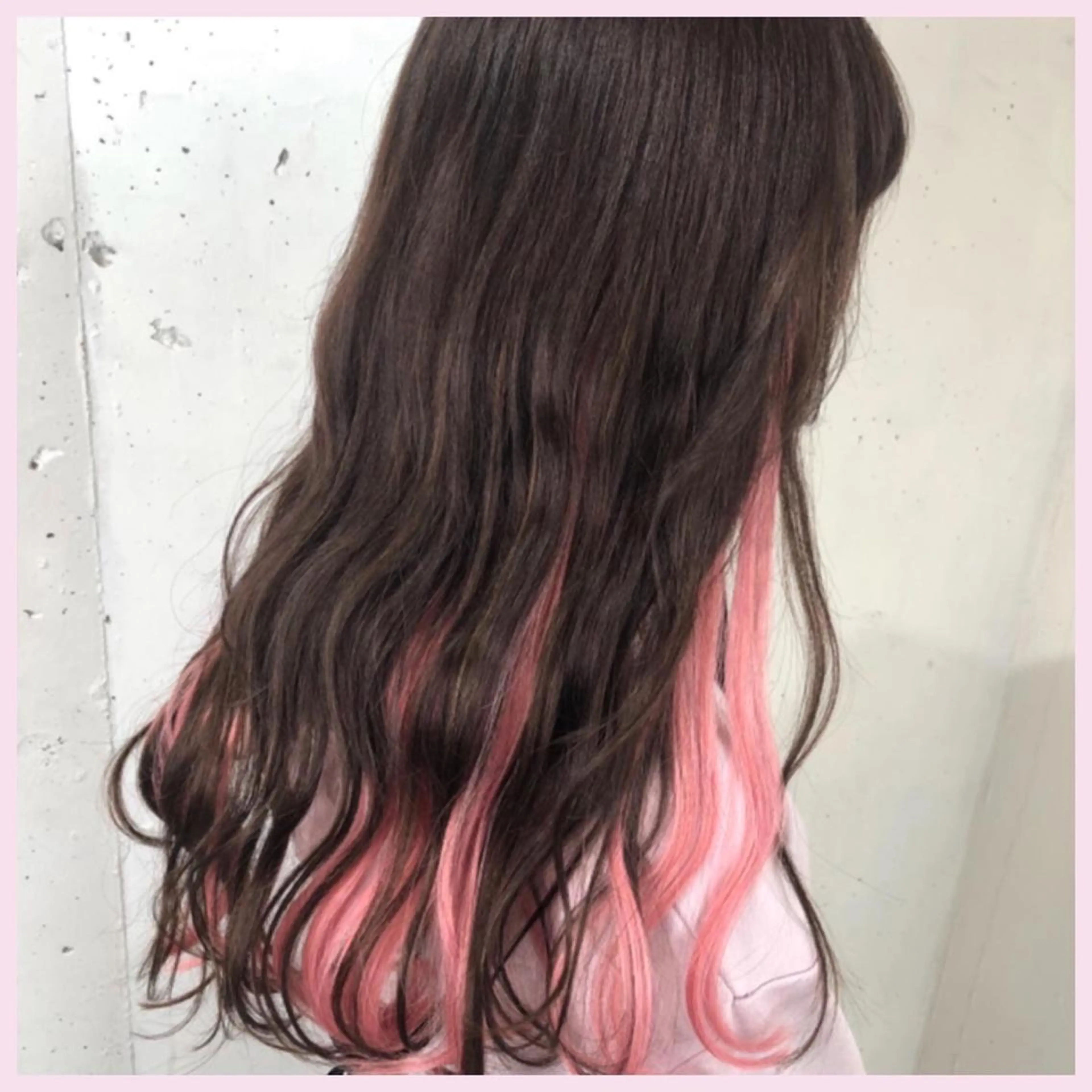 ロング カラー パーマ ヘアアレンジ アイブロウ 編み込みエクステ シールエクステ イヤリングカラー インナーカラー ラベンダーカラー カット エクステ ヘアセット 八巻 晴香のヘアスタイル