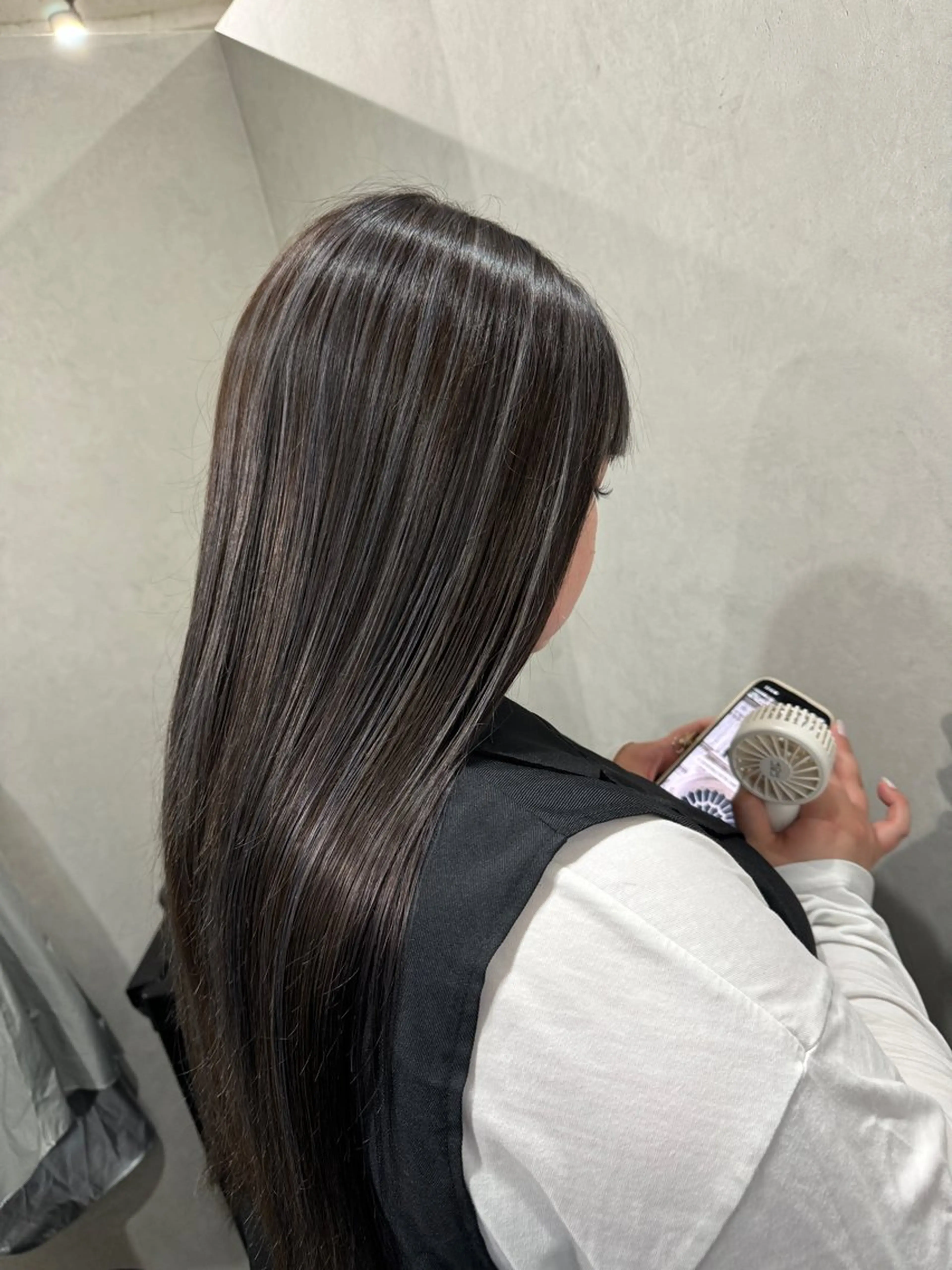 ロング カラー ハイライトカラー シルバー ハイライト シマオカイッセイ 個室サロンaceのヘアスタイル
