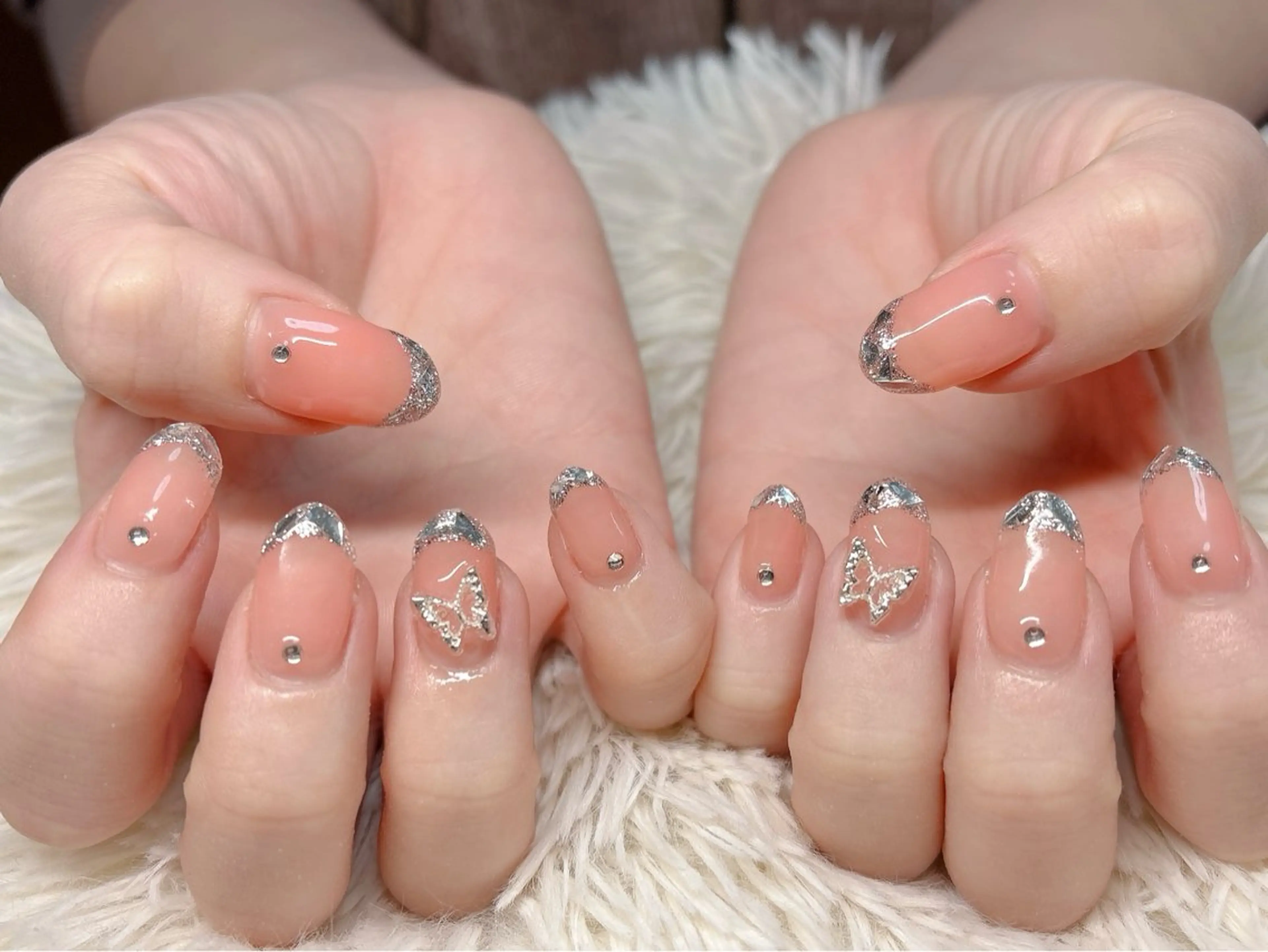 ネイル ハンドネイル パッチリオメメ Lianaのネイルデザイン