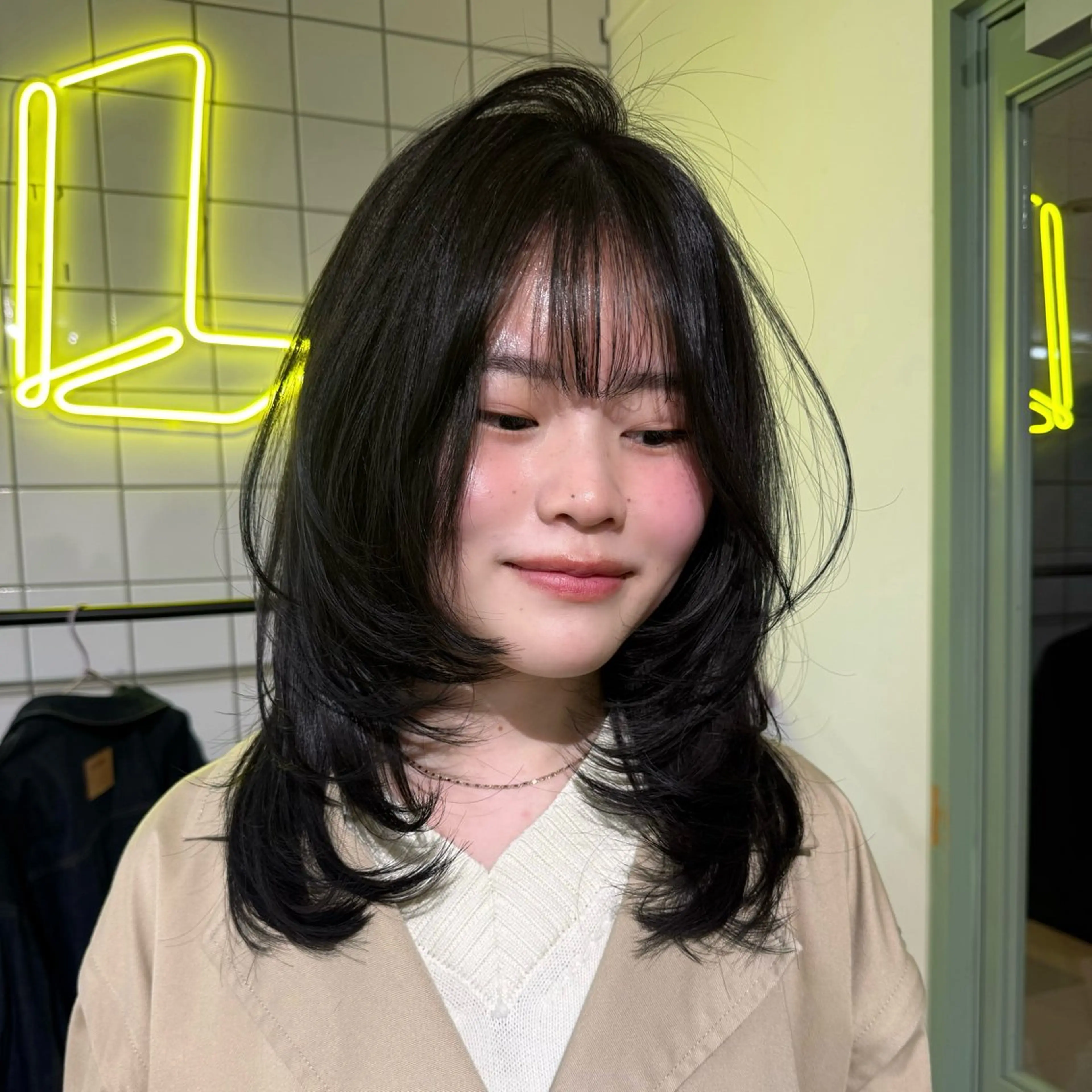 ミディアム カット ヘアカラー トリートメント 新潟/万代/レイヤー 韓国風/明間未来のヘアスタイル