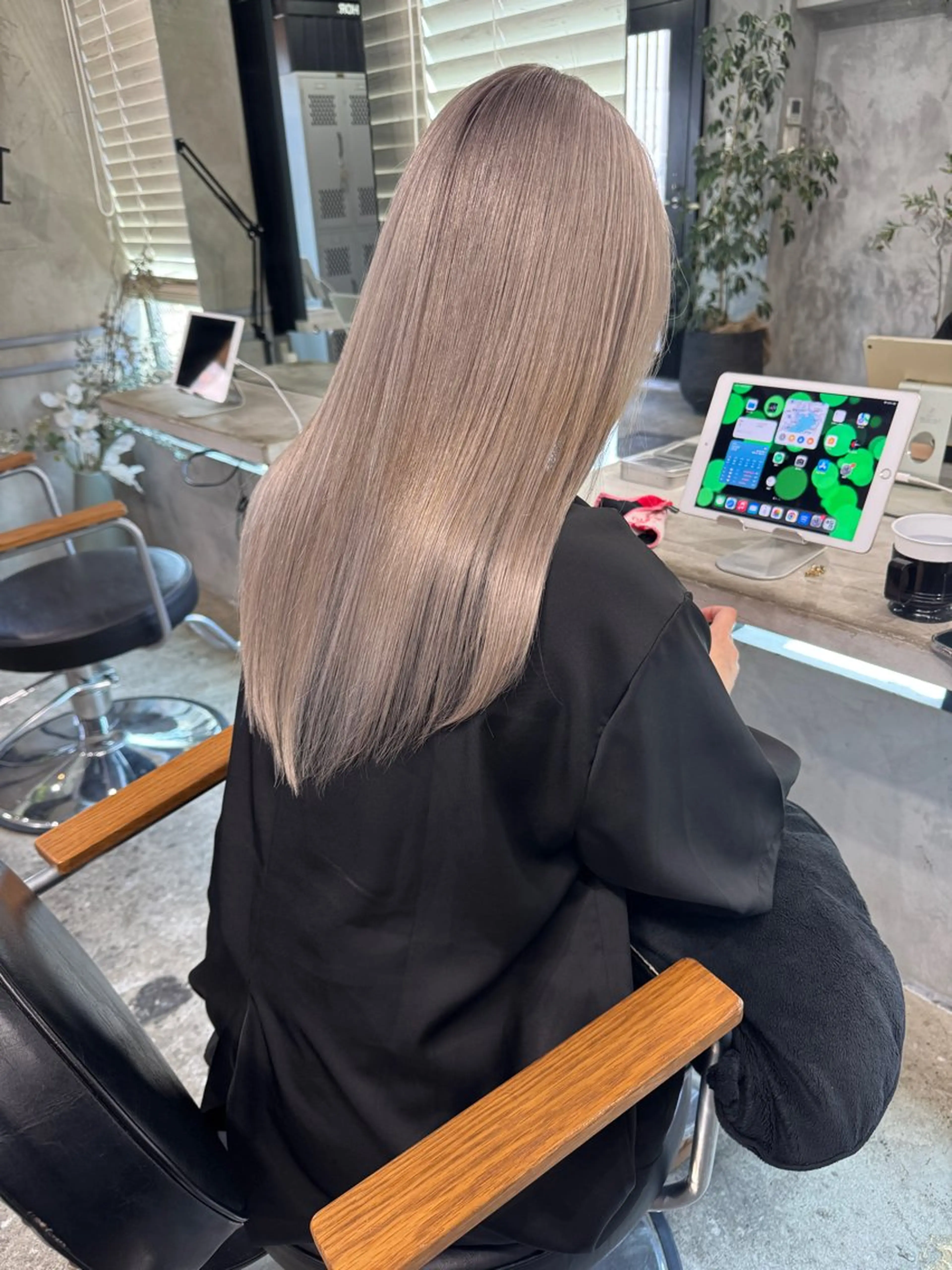 ◎カット+全頭ブリーチ+oggiotto10stepトリートメントの写真