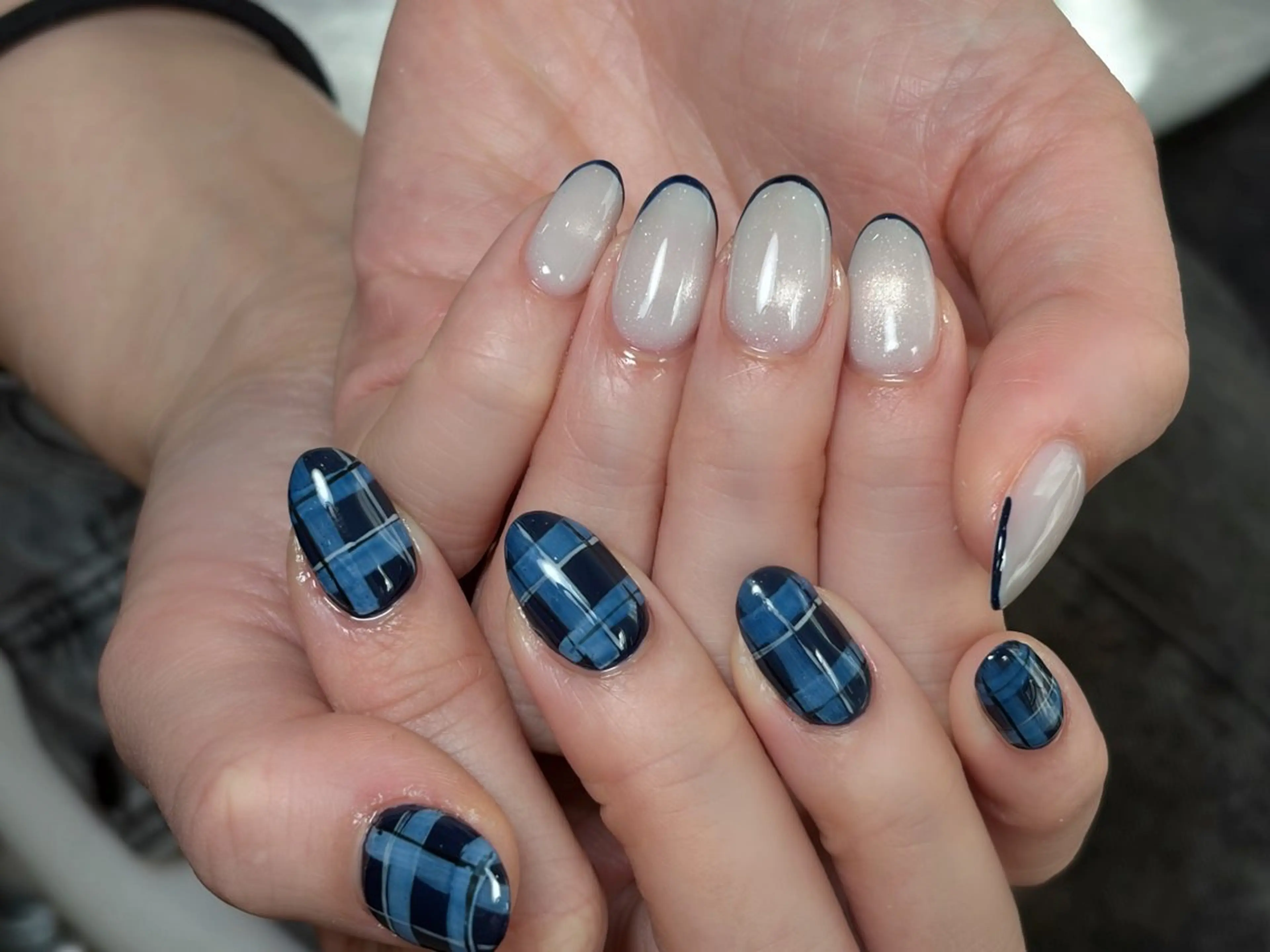 ネイル オーロラネイル 長さ出し フレンチネイル ジェルネイル ガラスフレンチ Rela・S NAILのネイルデザイン