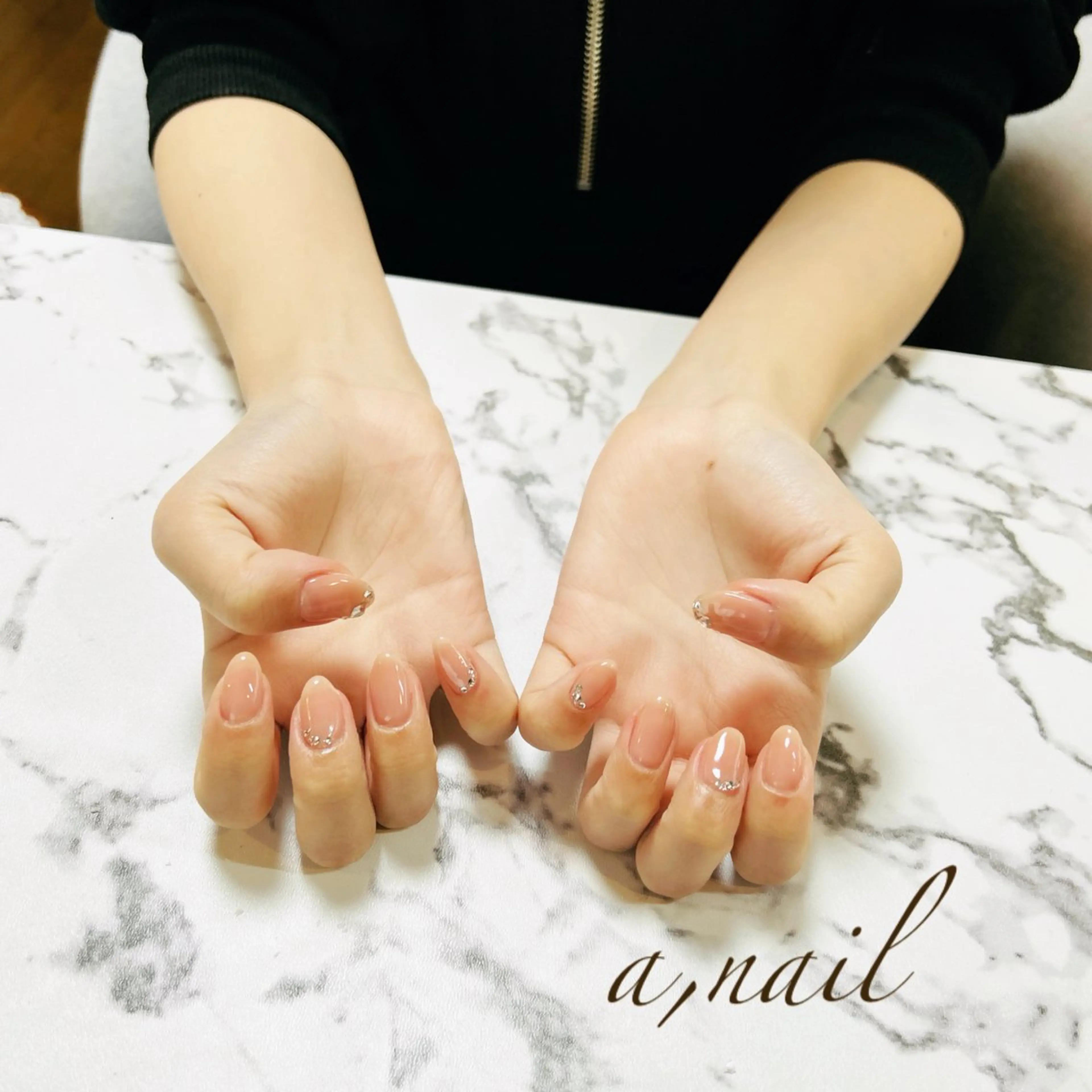 ネイル キラキラネイル オフィスネイル シンプルネイル ハンドネイル ネイルサロン エーネイルのネイルデザイン