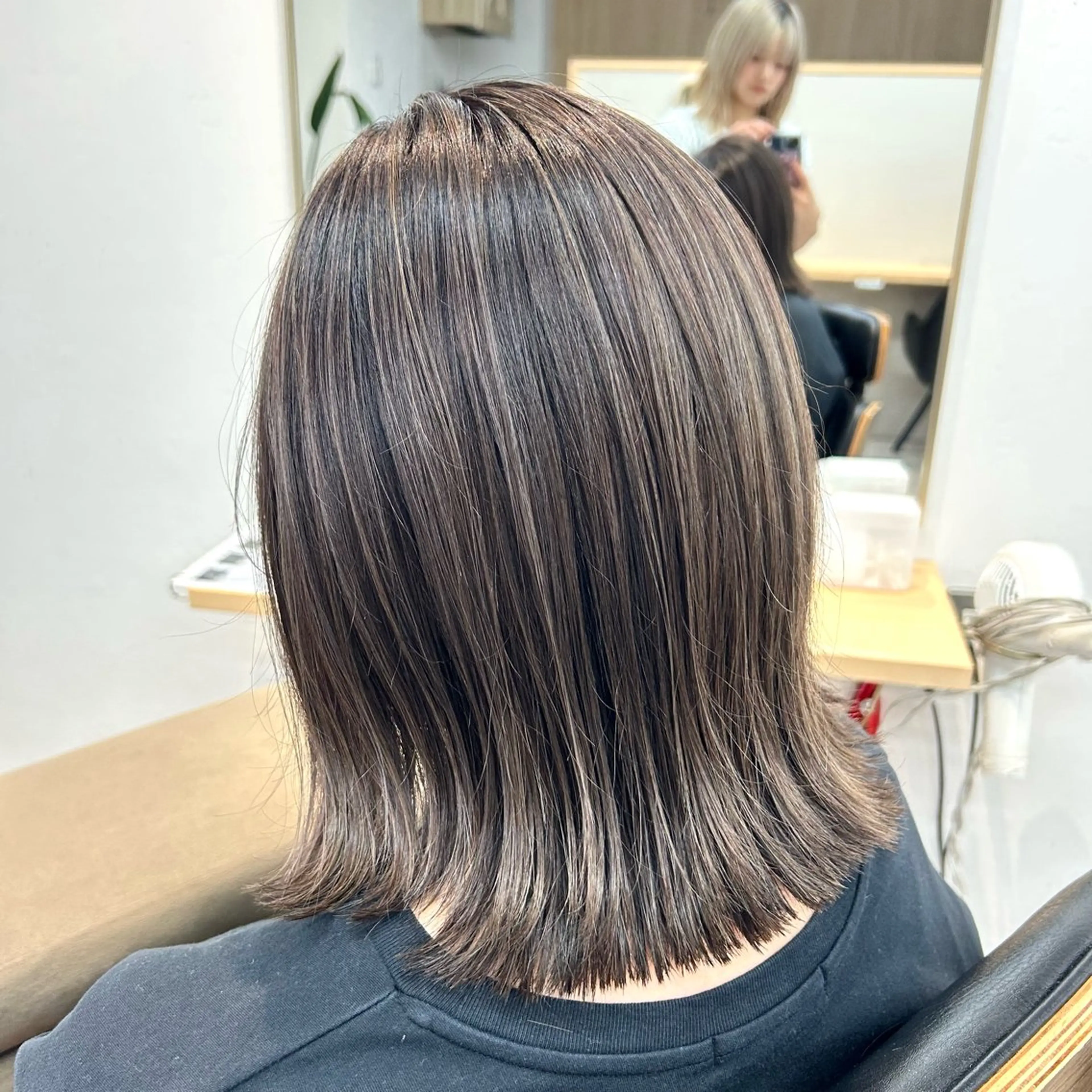 セミロング カラー ハイライトカラー ハイライト カット ヘアカラー トリートメント 艶カラー/レイヤー/ ハイトーン/まなみのヘアスタイル