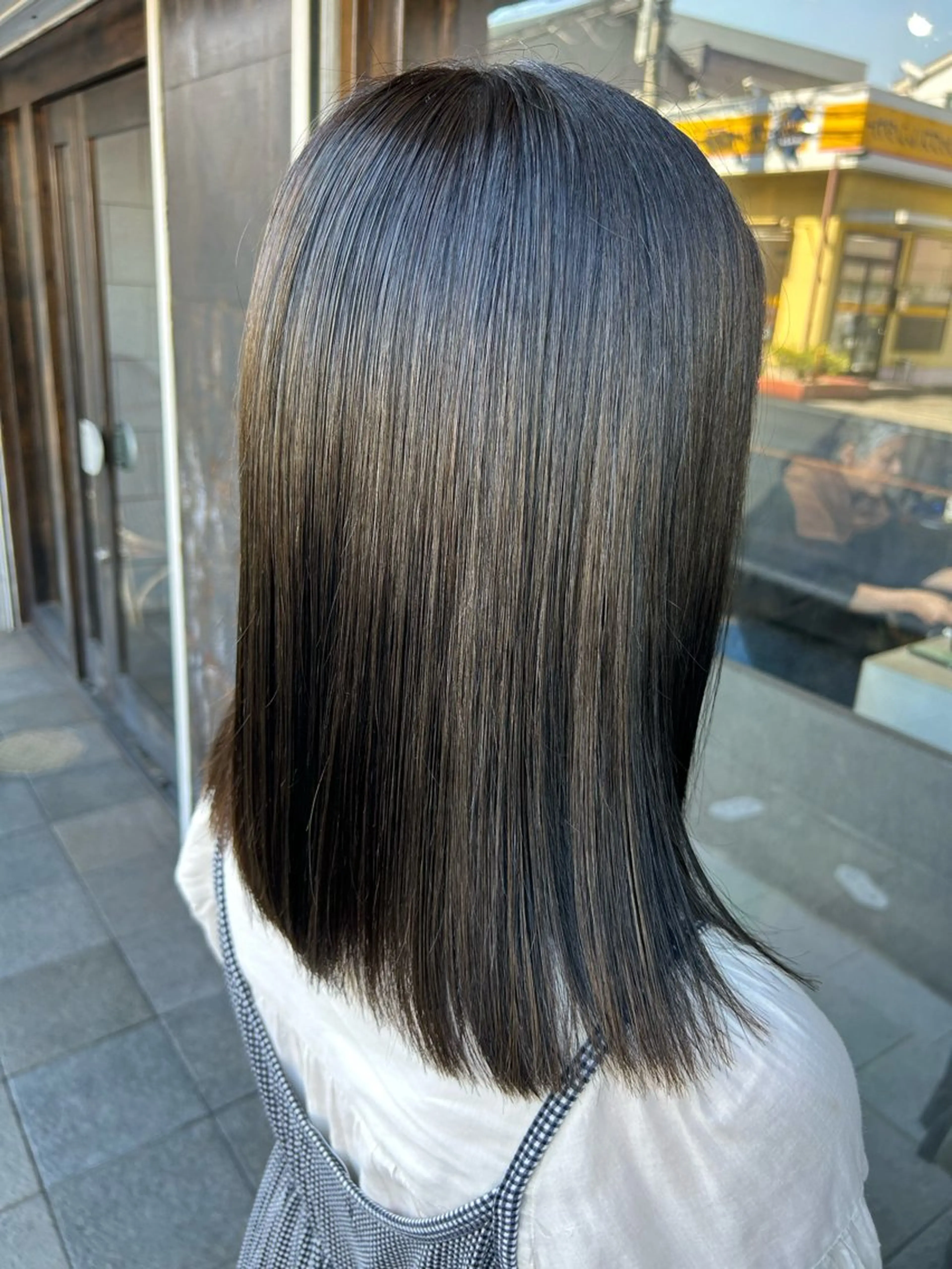 セミロング カラー ブリーチ 透明感カラー オリーブカラー 縮毛矯正 ヘアカラー 【髪質改善】 むかいみきのヘアスタイル