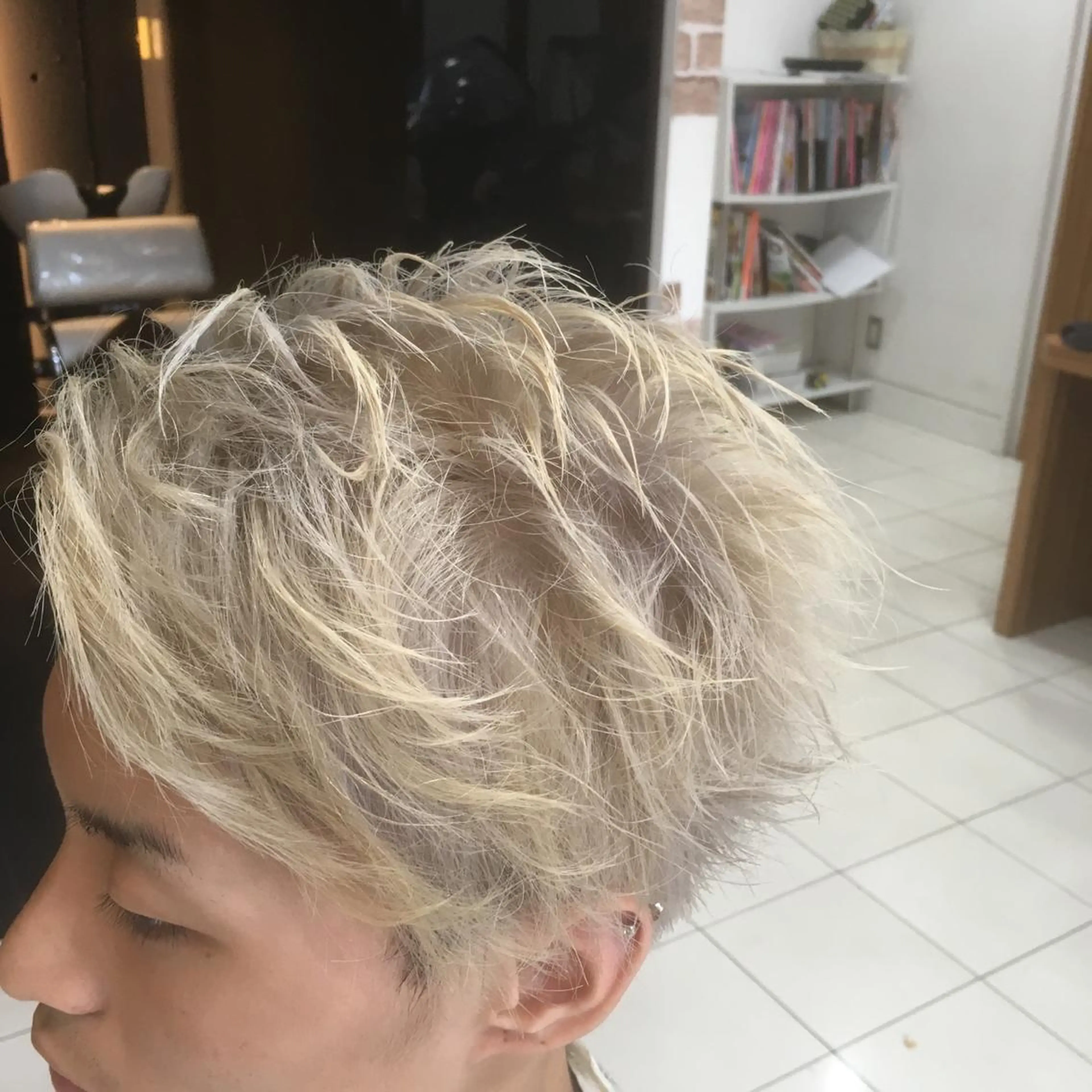 ショート カラー メンズ 白髪ぼかしハイライト 柳川拓哉のヘアスタイル