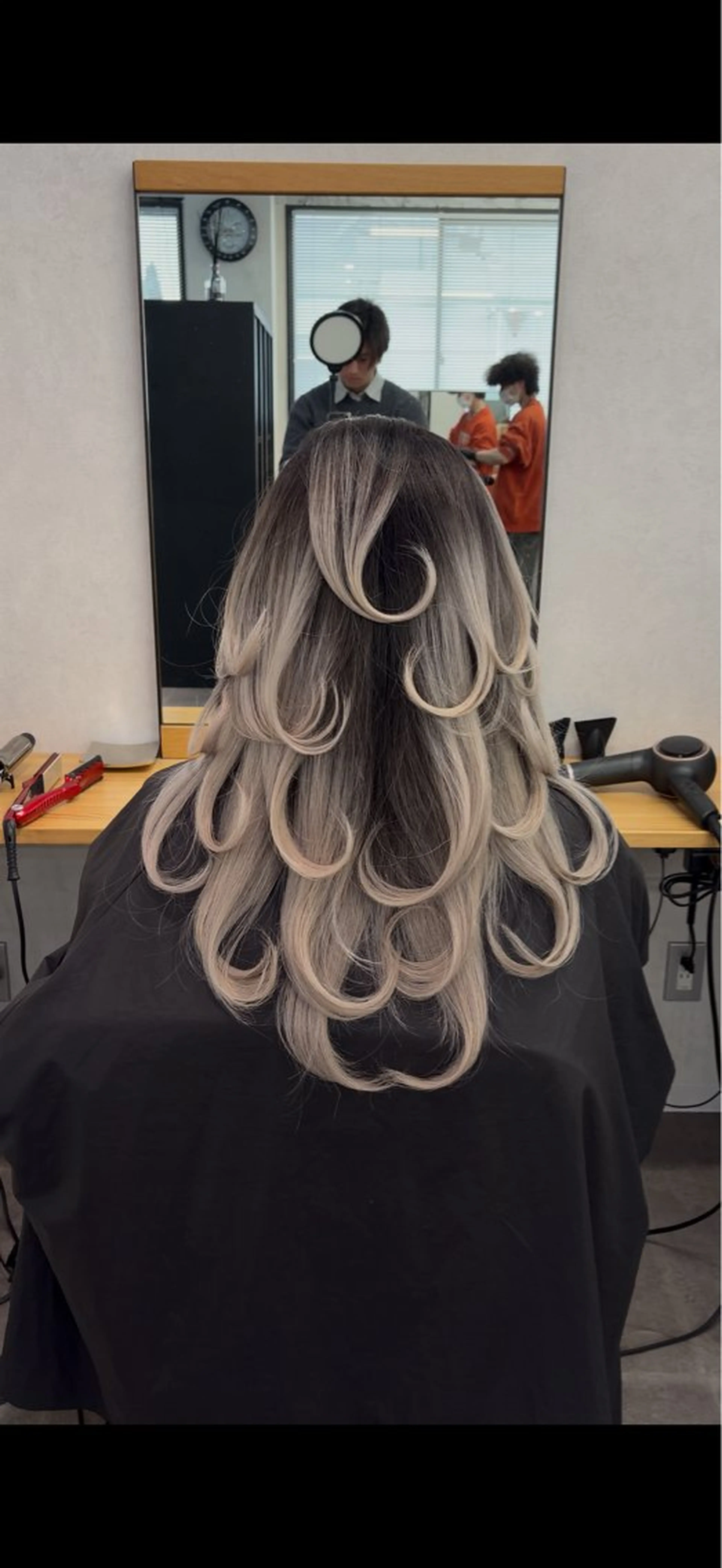 ロング レイヤーカット ヘアカラー 🌟心斎橋レイヤー 艶ハイトーン/ウルフのその他イメージ