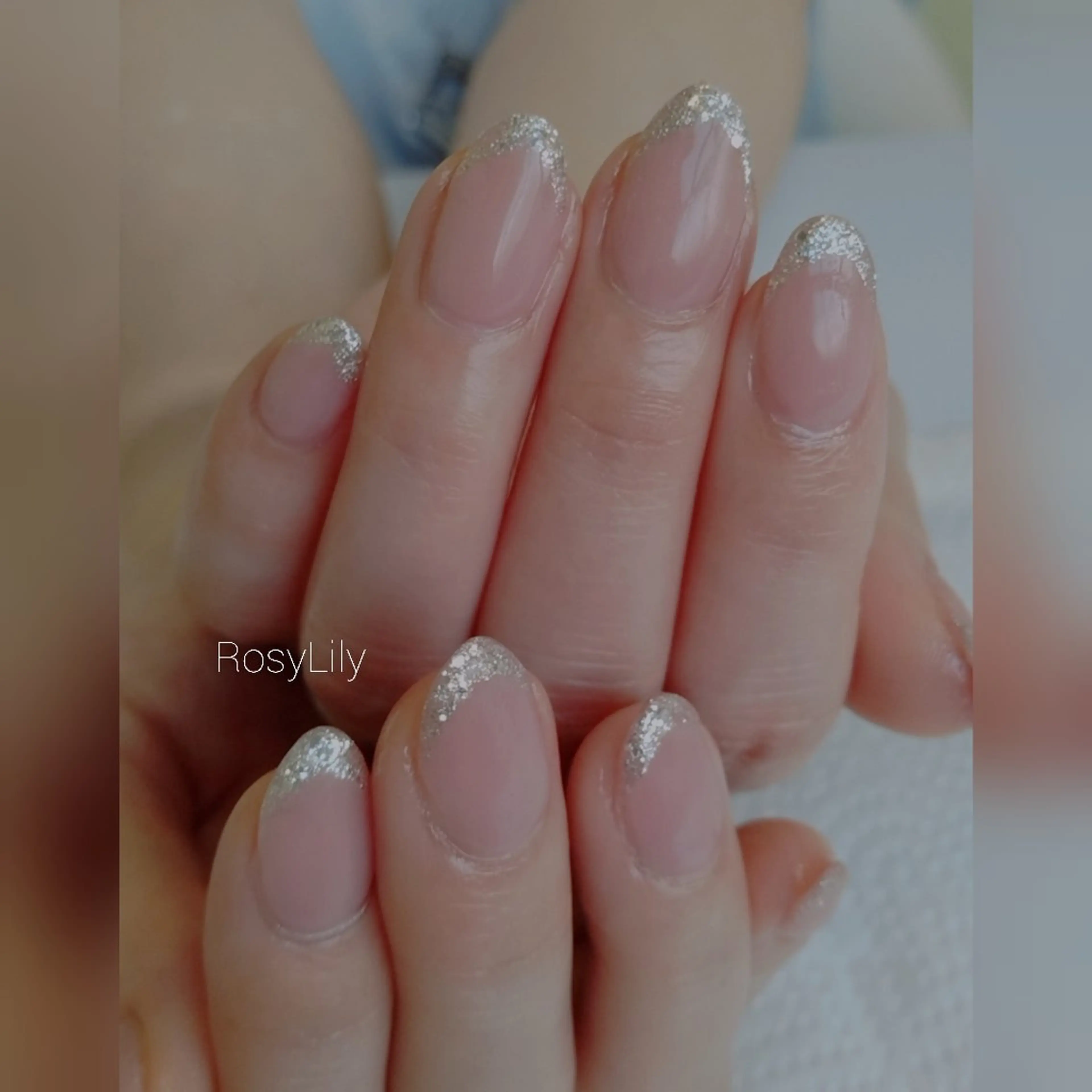 ネイル フレンチネイル ホログラムネイル ラメ(グリッター) ハンドネイル ハンドケア プライベートサロン Rosy Lilyのネイルデザイン