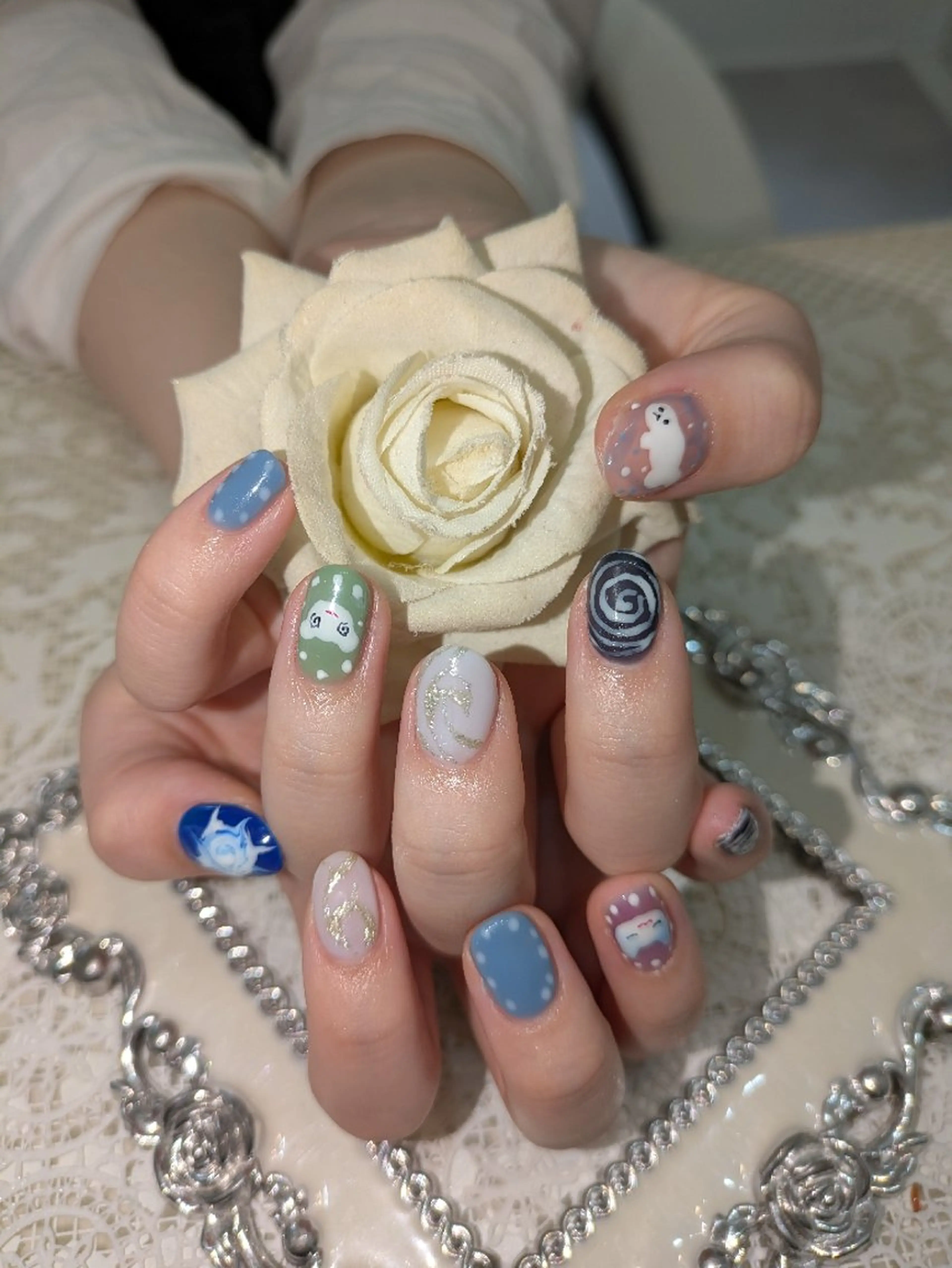 ネイル エステとネイル ローズコンフォートのネイルデザイン