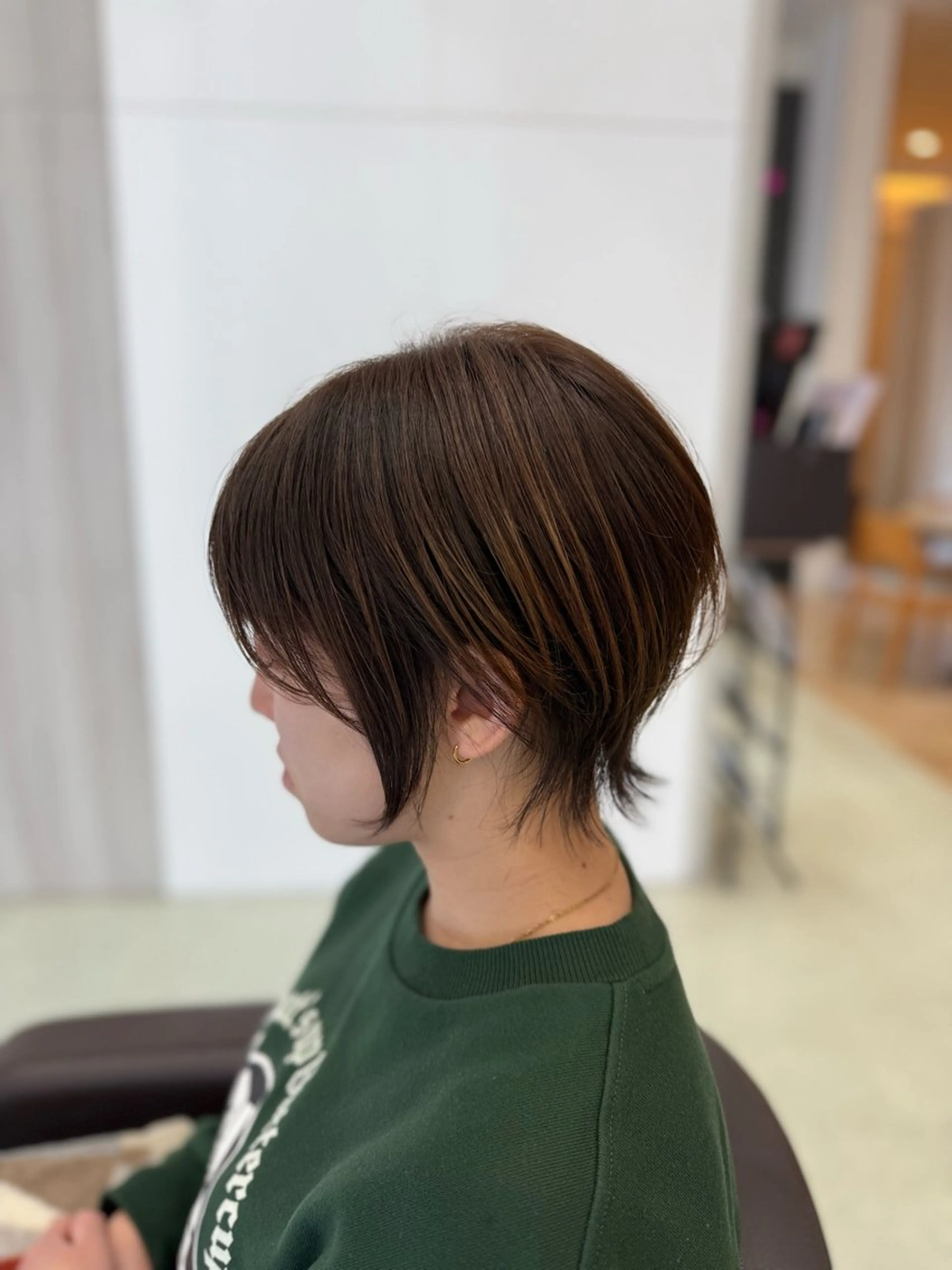 ショート カット ヘアカラー 新井優馬｜縮毛矯正/ 地毛風ストレートのヘアスタイル