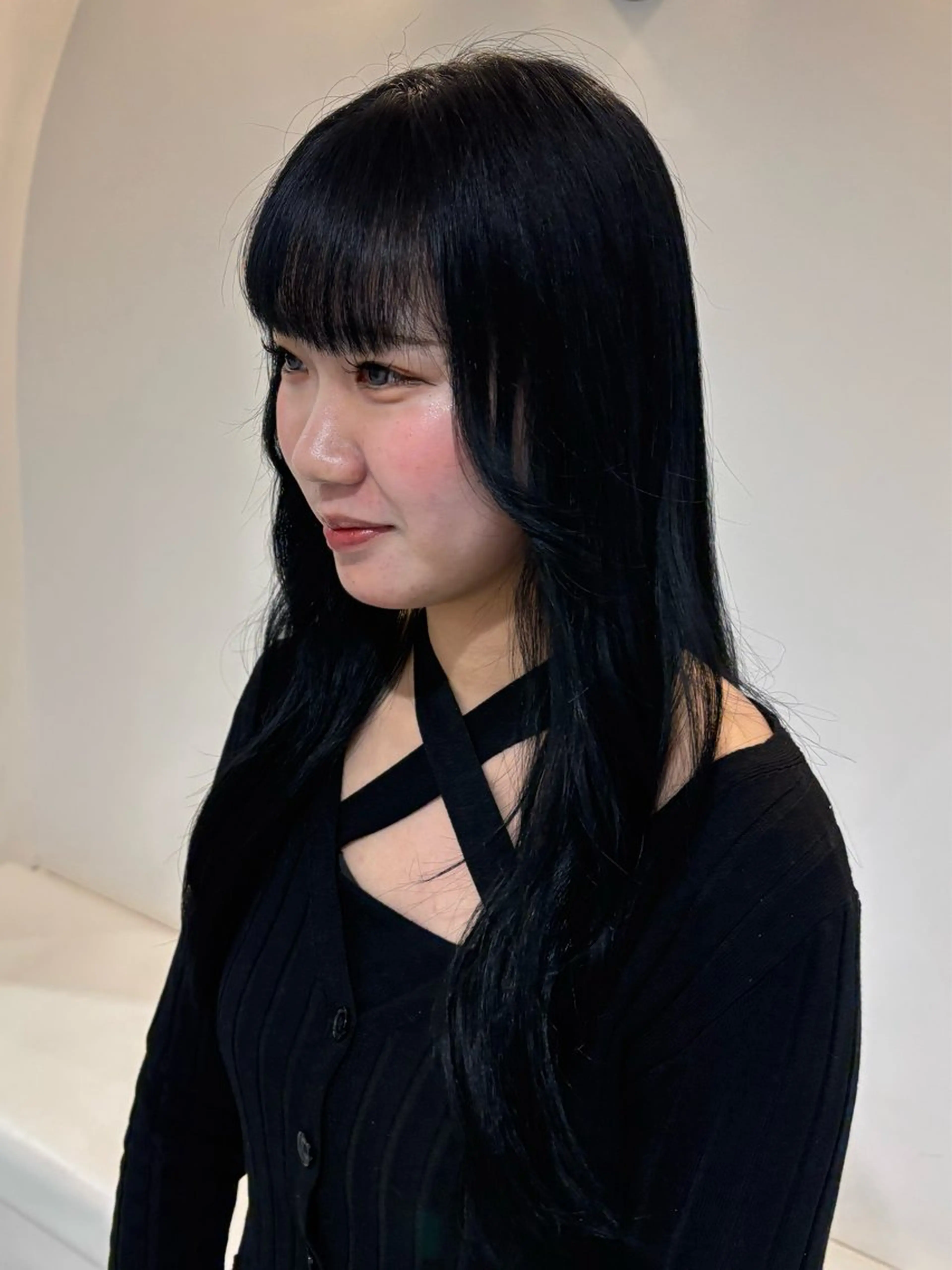 カラー 黒髪 ブルーカラー ブルーブラック ヘアカラー 齋藤 そらのヘアスタイル